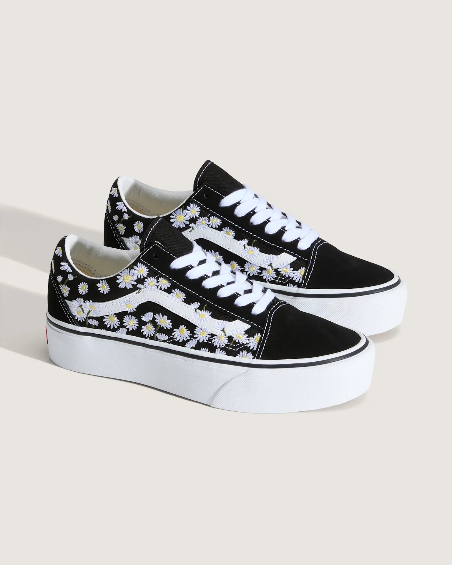 vans-old-skool-platform-floral-embroidery-black/white-vn000e87ba21-2