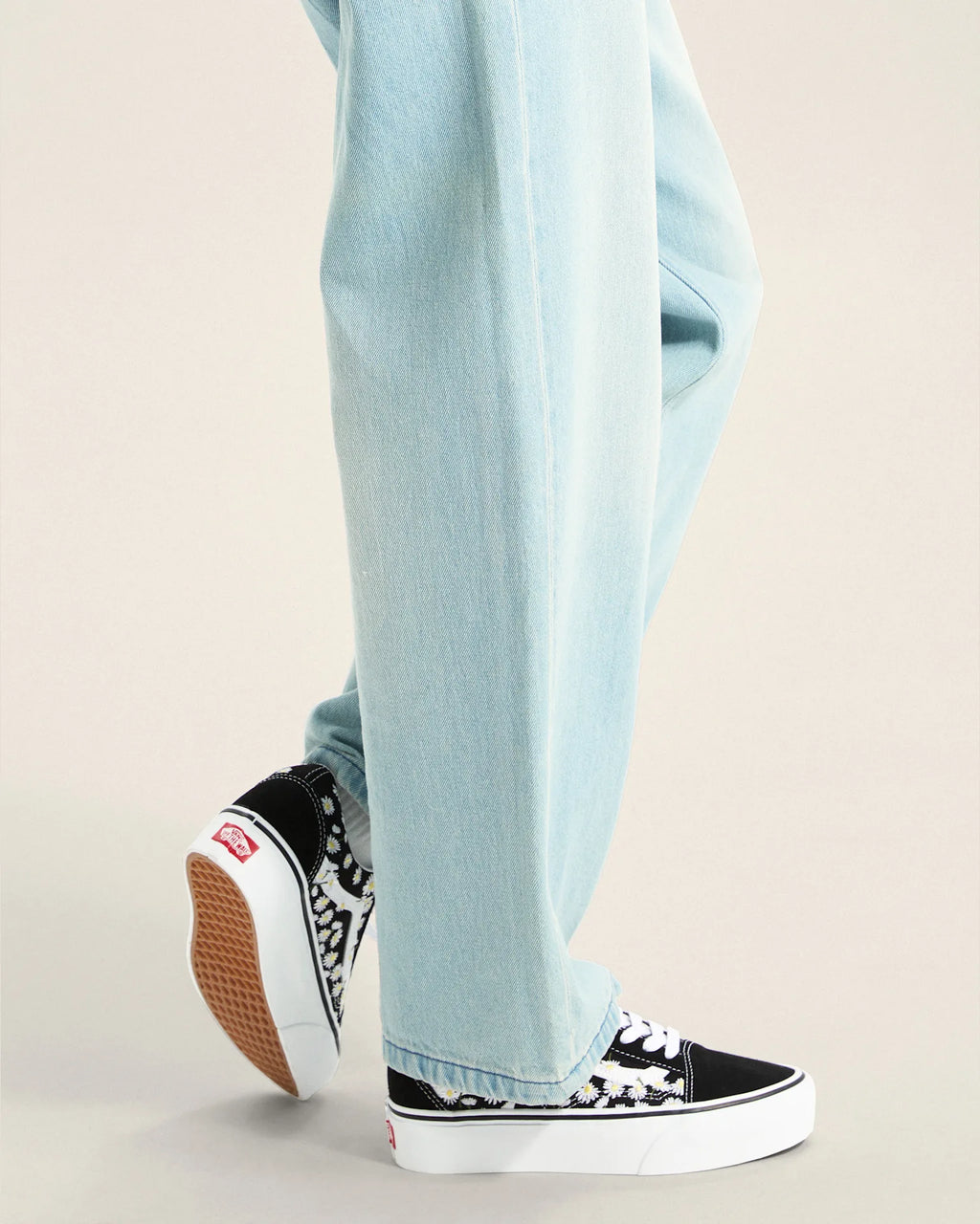vans-old-skool-platform-floral-embroidery-black/white-vn000e87ba21-5