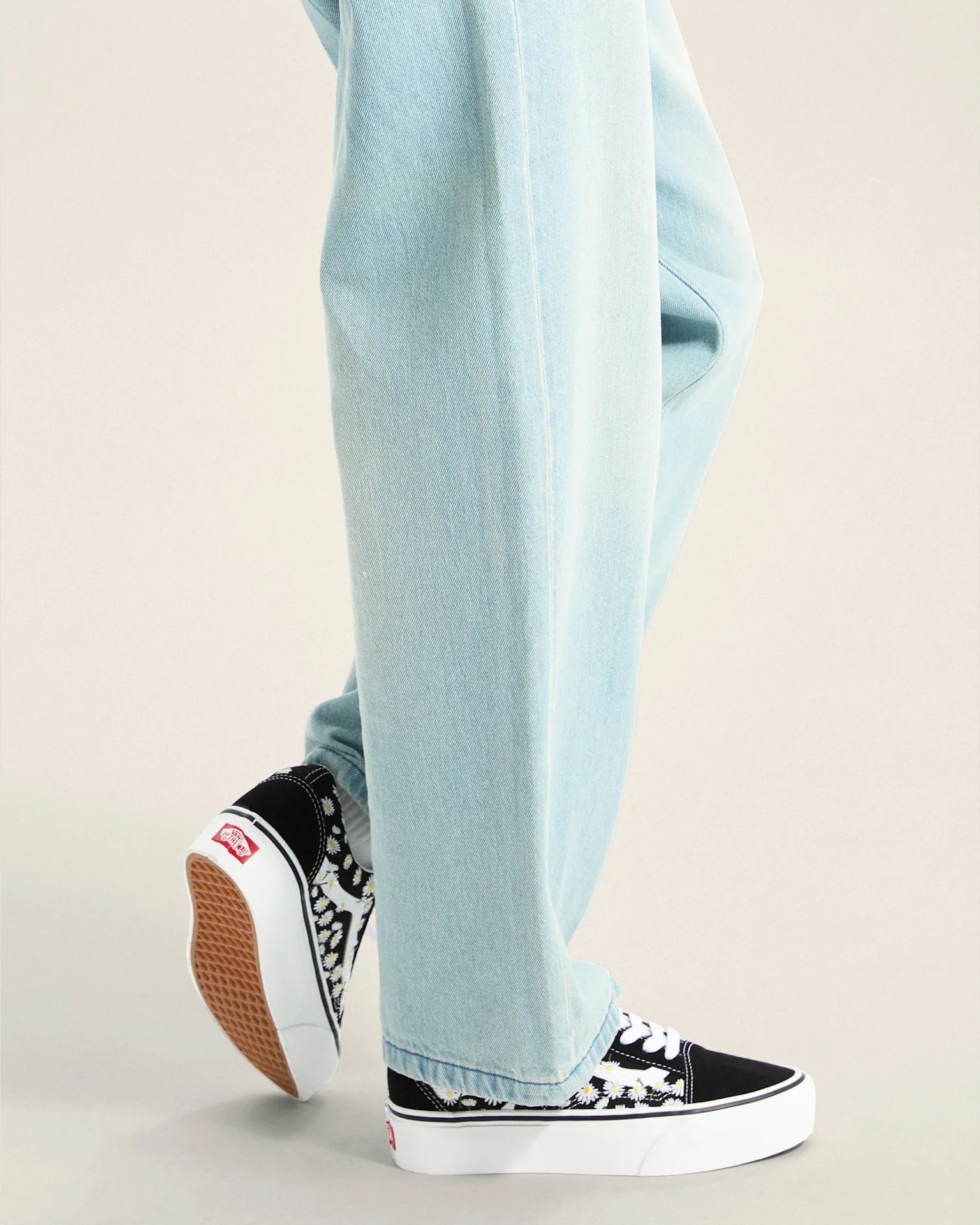 vans-old-skool-platform-floral-embroidery-black/white-vn000e87ba21-5