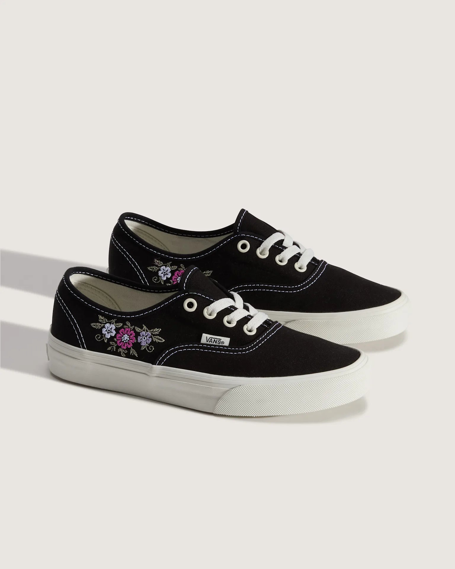VANS Authentic BLACK FLORAL Cipő VN000EADF2B1 - 2