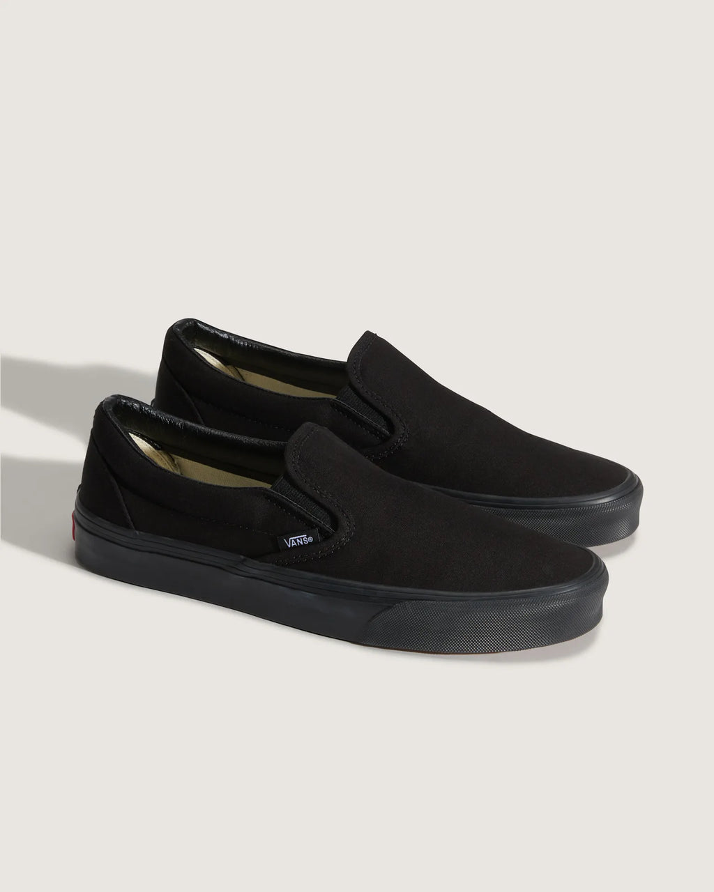 vans-ua-classic-slip-on-black/black-vn000eyebka1-2