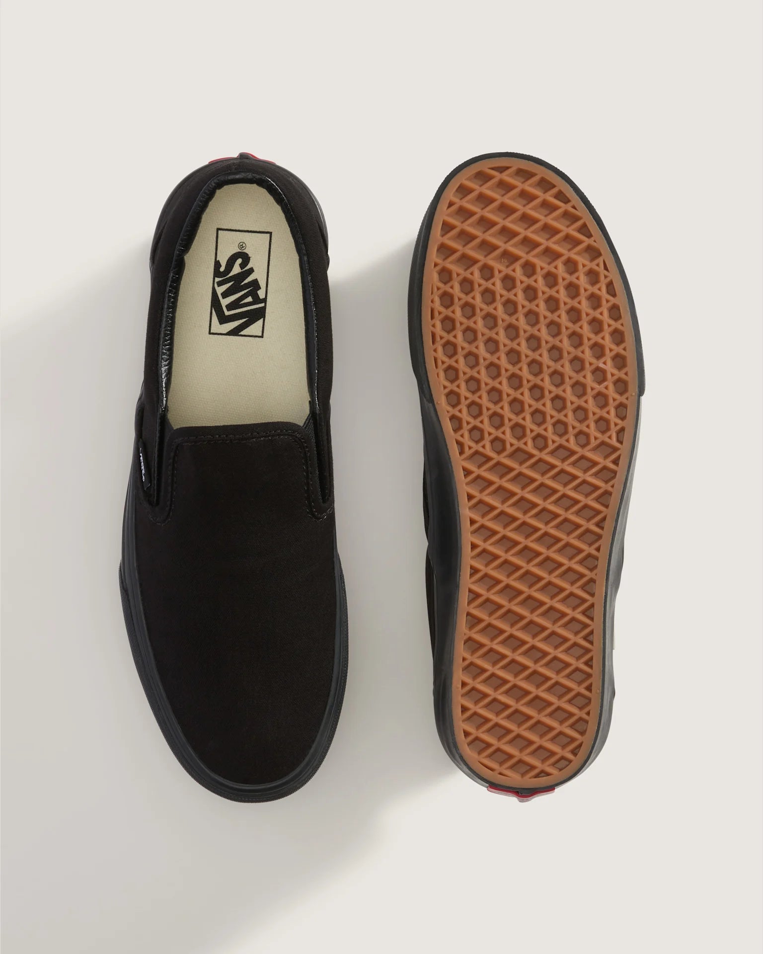 vans-ua-classic-slip-on-black/black-vn000eyebka1-3