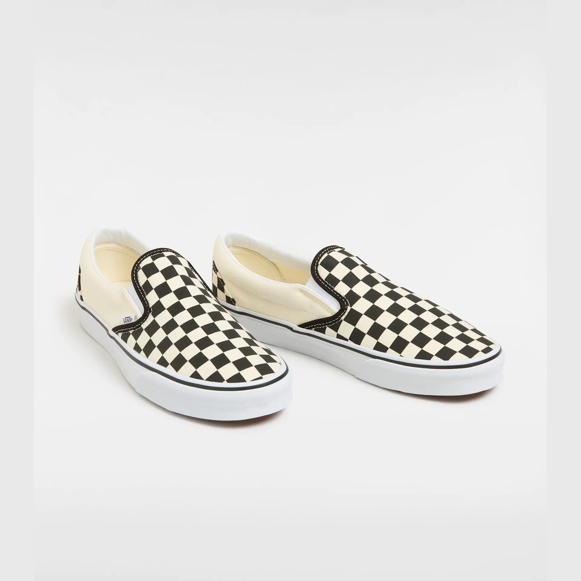 vans-ua-classic-slip-on-blk&whtchckerboard/wht-vn000eyebww1-4