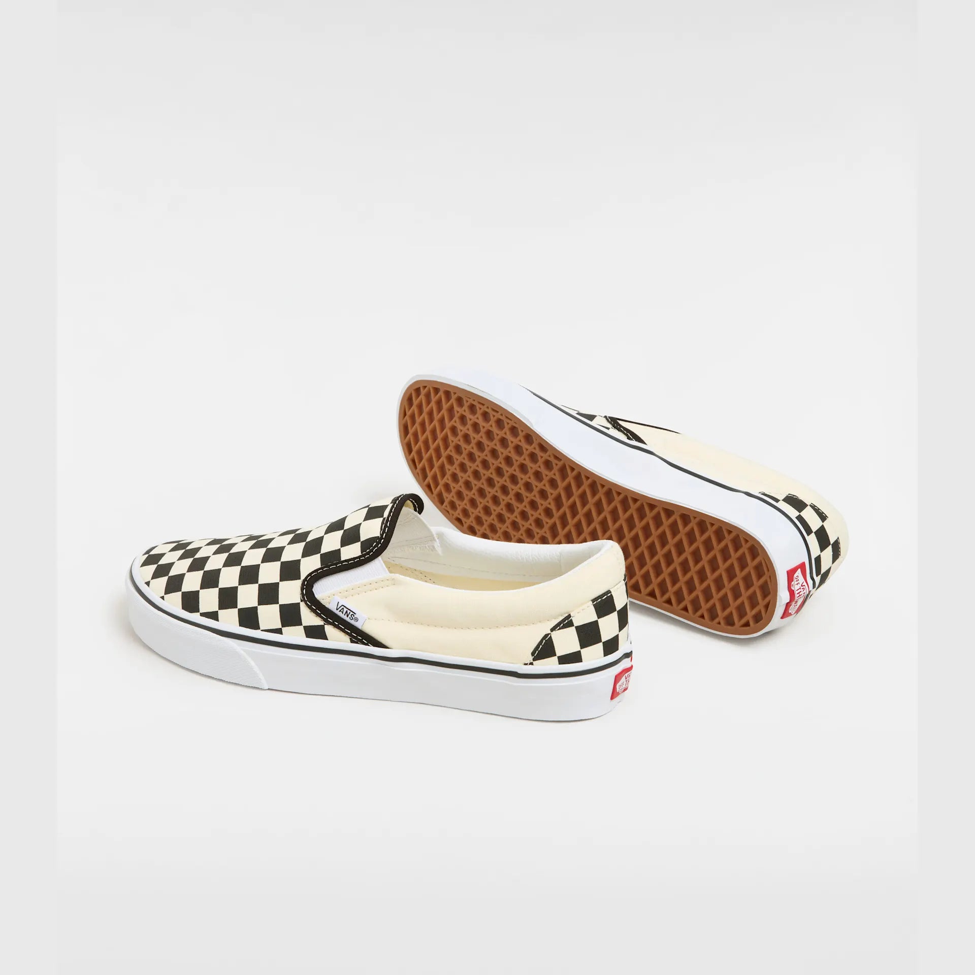 vans-ua-classic-slip-on-blk&whtchckerboard/wht-vn000eyebww1-5