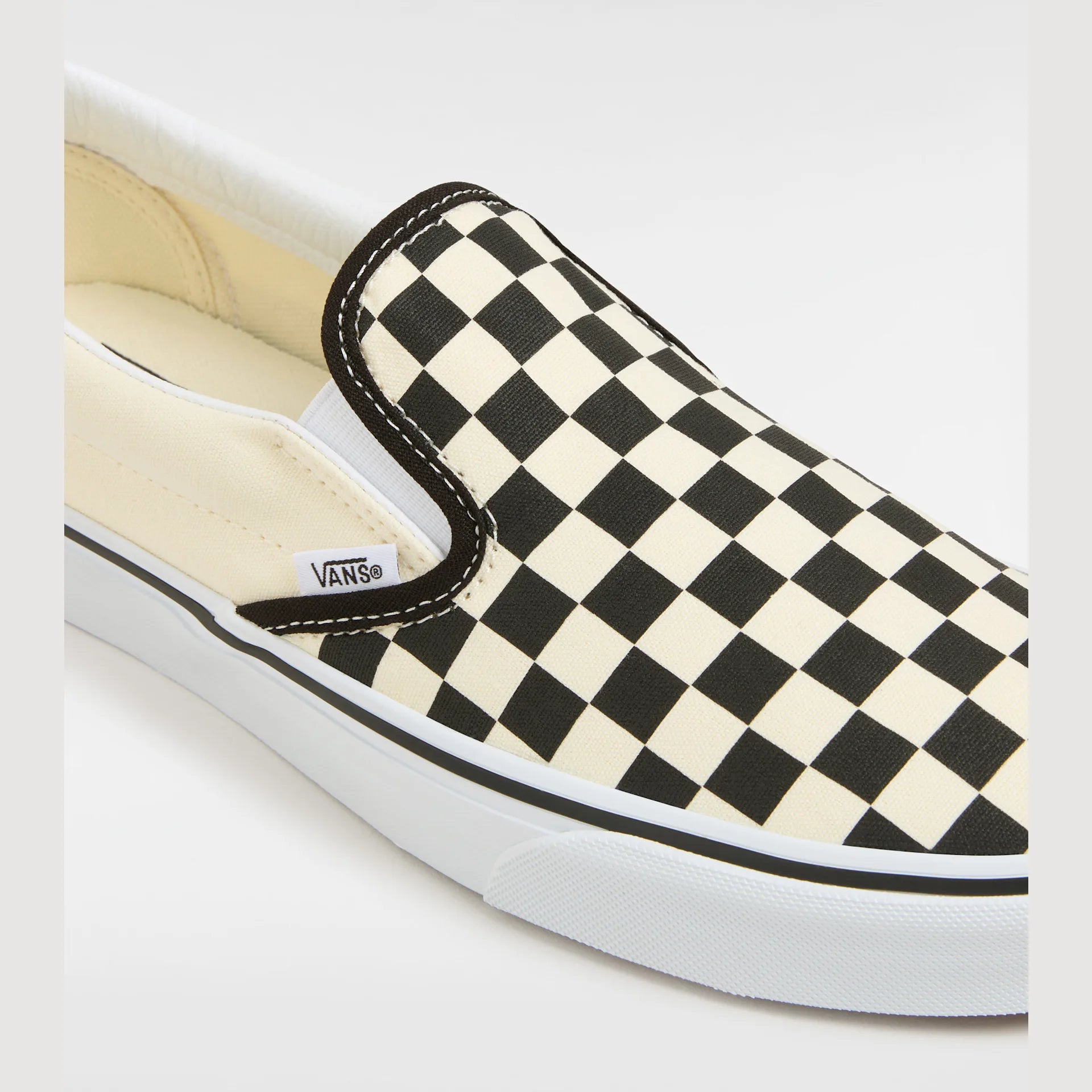 vans-ua-classic-slip-on-blk&whtchckerboard/wht-vn000eyebww1-6