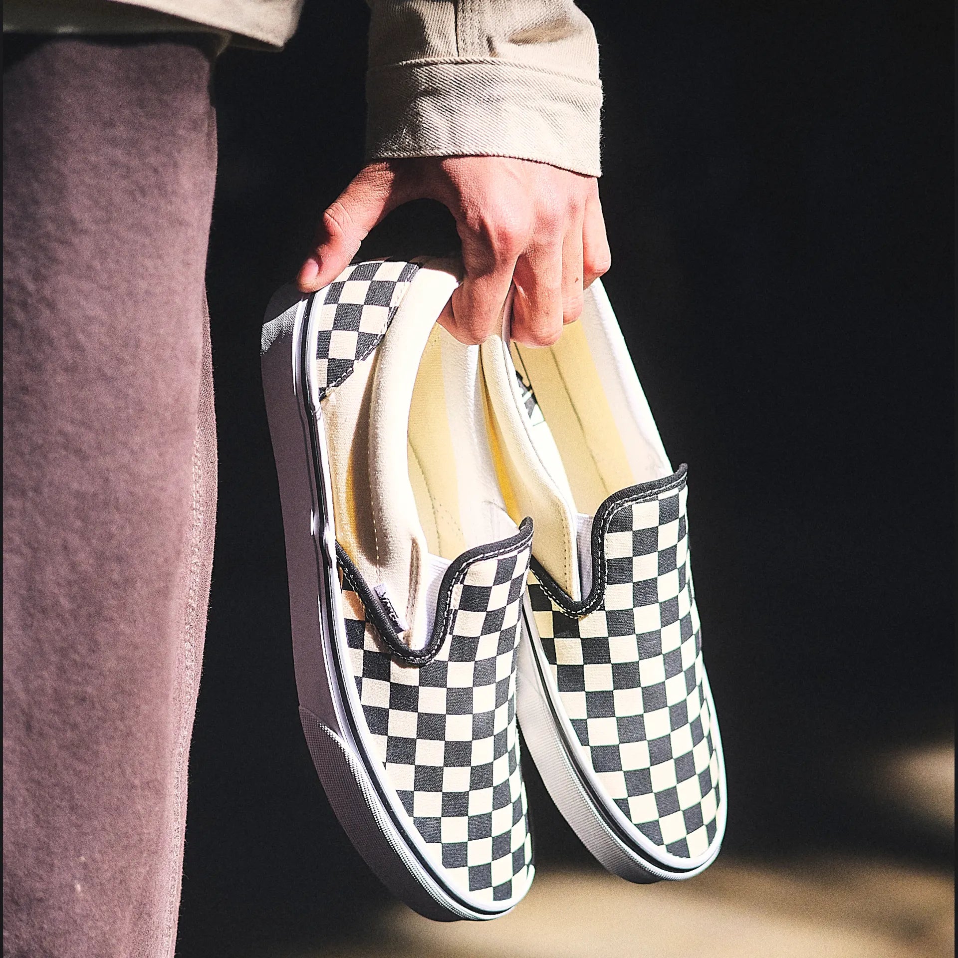 vans-ua-classic-slip-on-blk&whtchckerboard/wht-vn000eyebww1-8