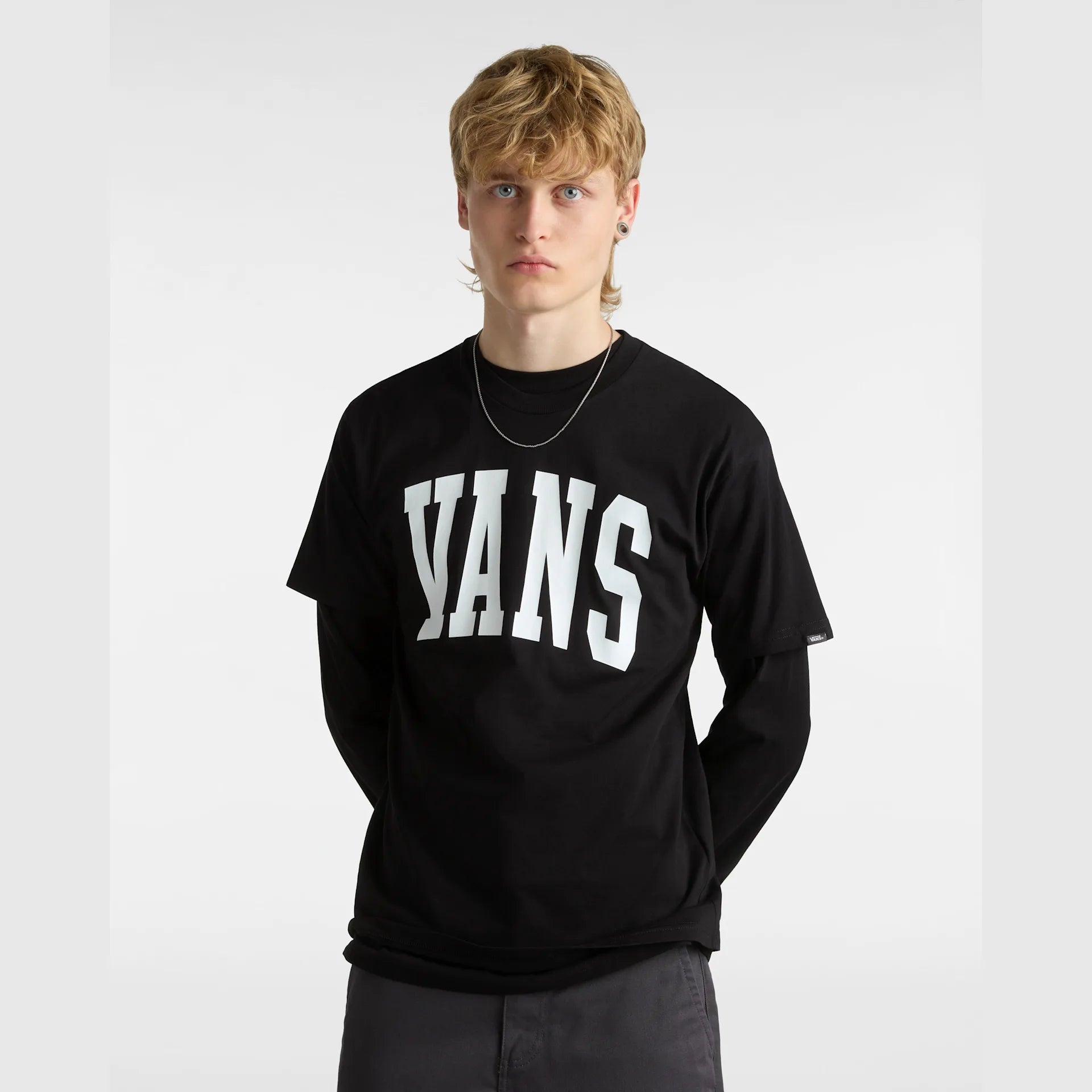 vans-vans-arched-ss-tee-black-vn000g47blk1-3