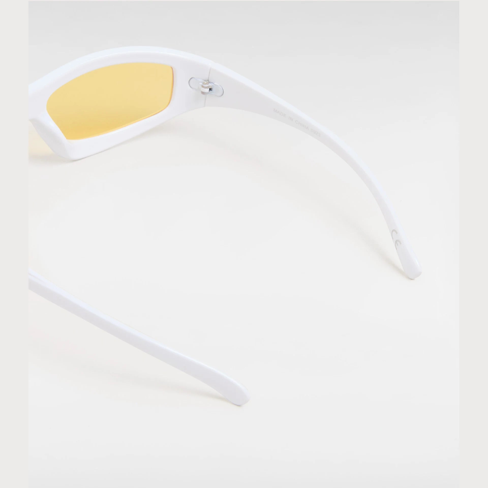 vans-felix-sunglasses-white-vn000gmzwht1-4