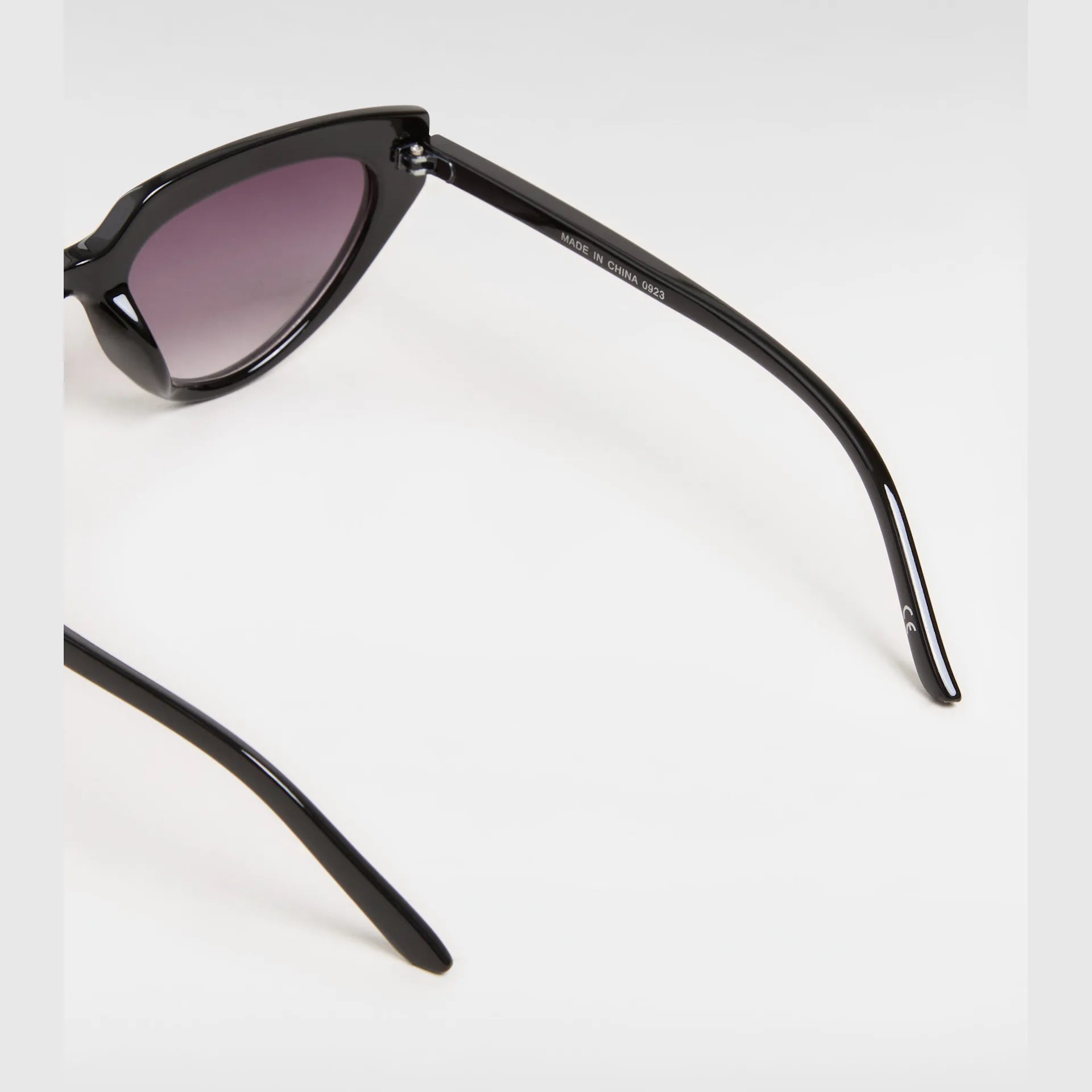 vans-shelby-sunglasses-black-vn000gn0blk1-4
