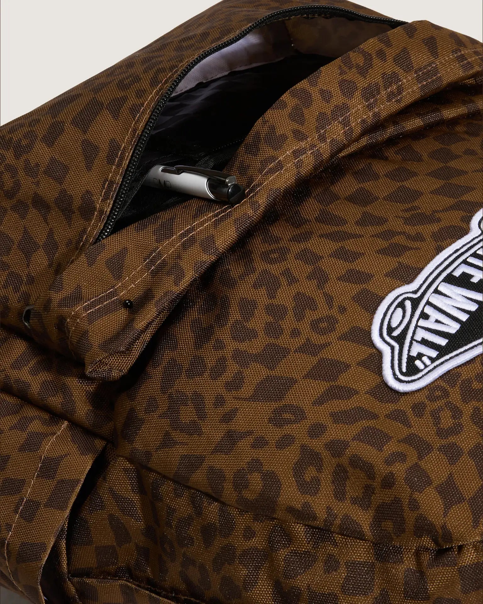 vans-old-skool-classic-backpack-dachshund-vn000h4y7ug1-6