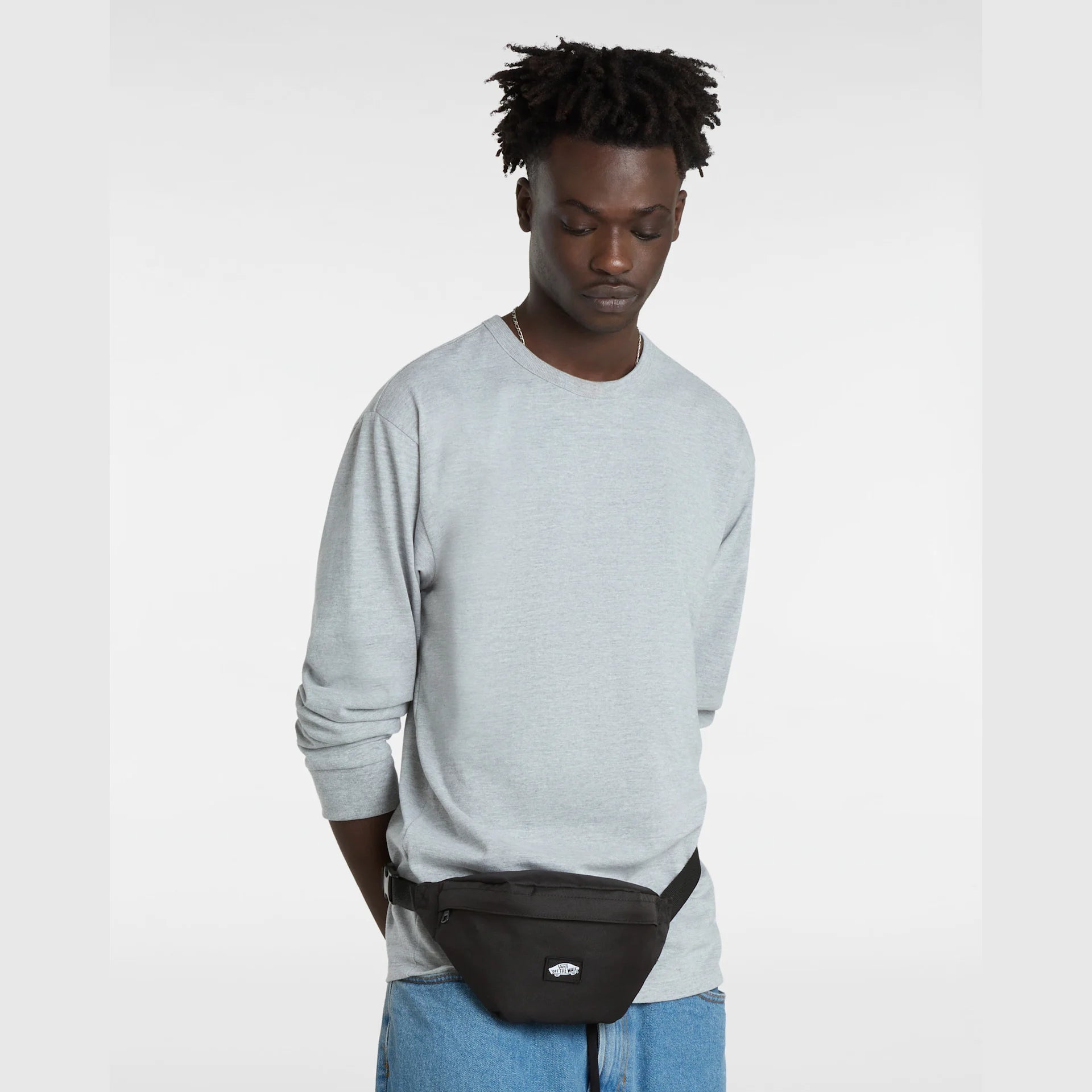 vans-traveler-fanny-pack-black-vn000he6blk1-4