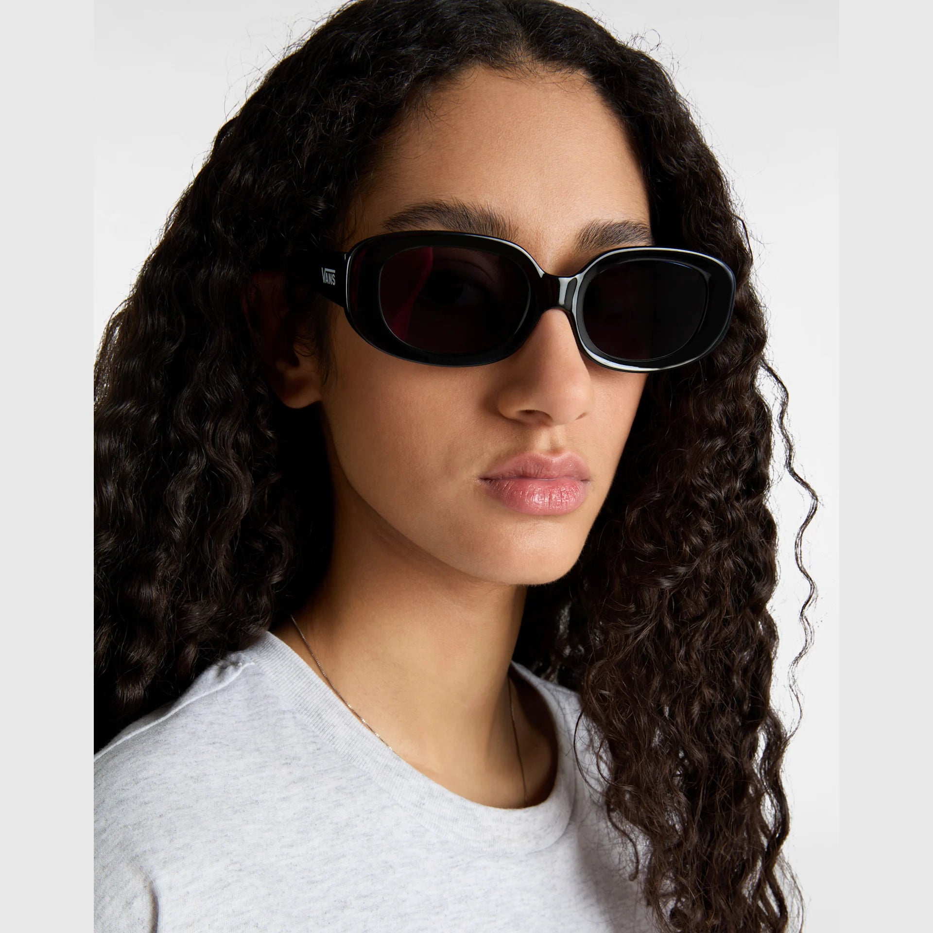 vans-showstopper-sunglasses-black-vn000hegblk1-4