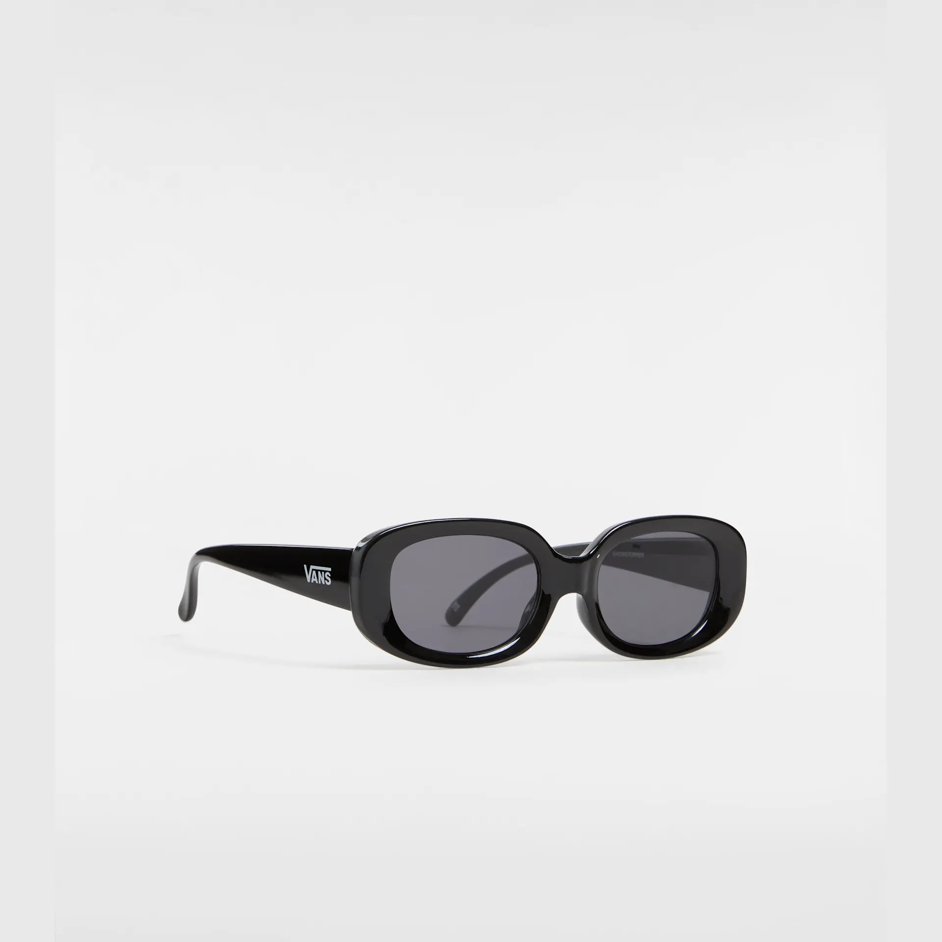 vans-showstopper-sunglasses-black-vn000hegblk1-1
