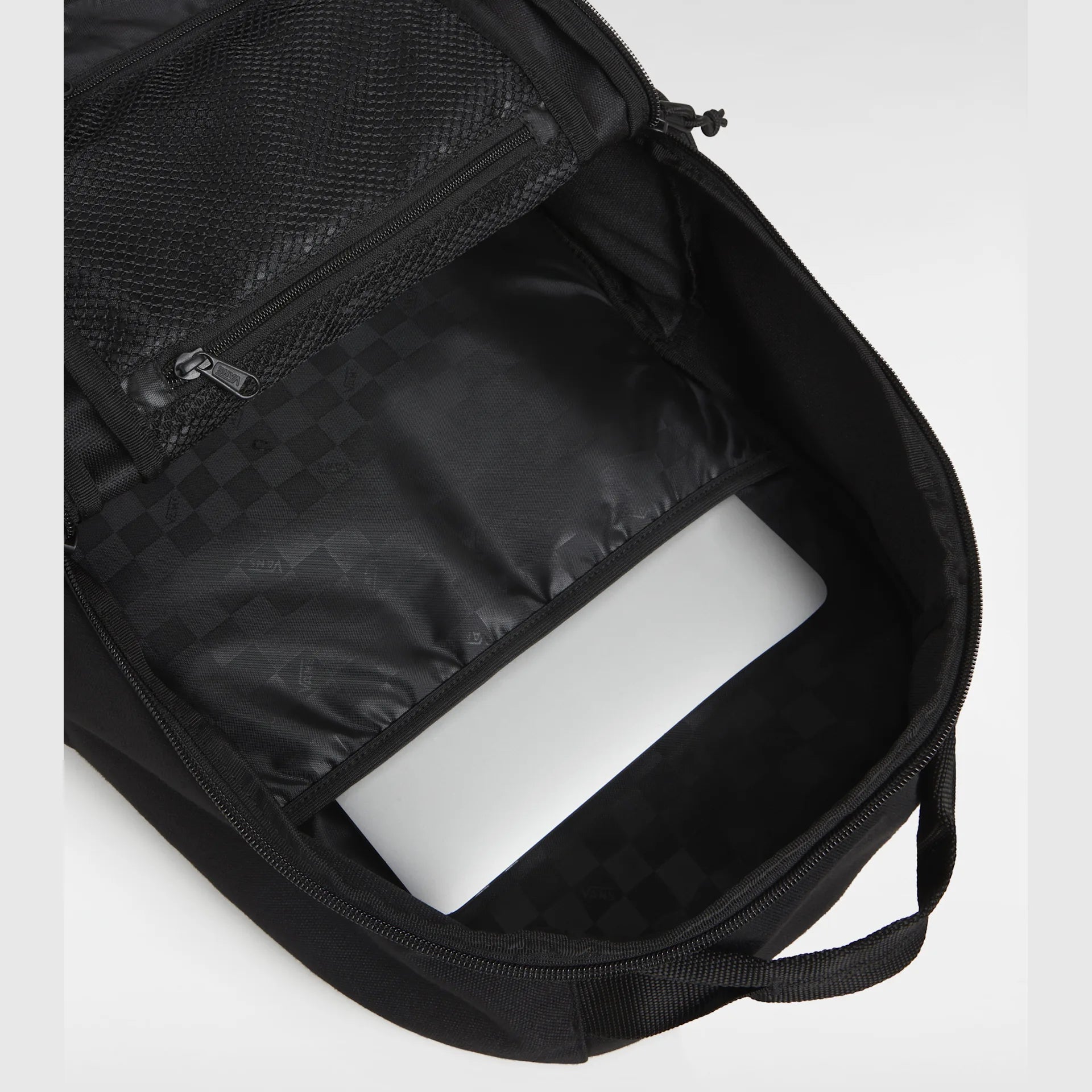 vans-resolute-backpack-black-vn000hrgblk1-5