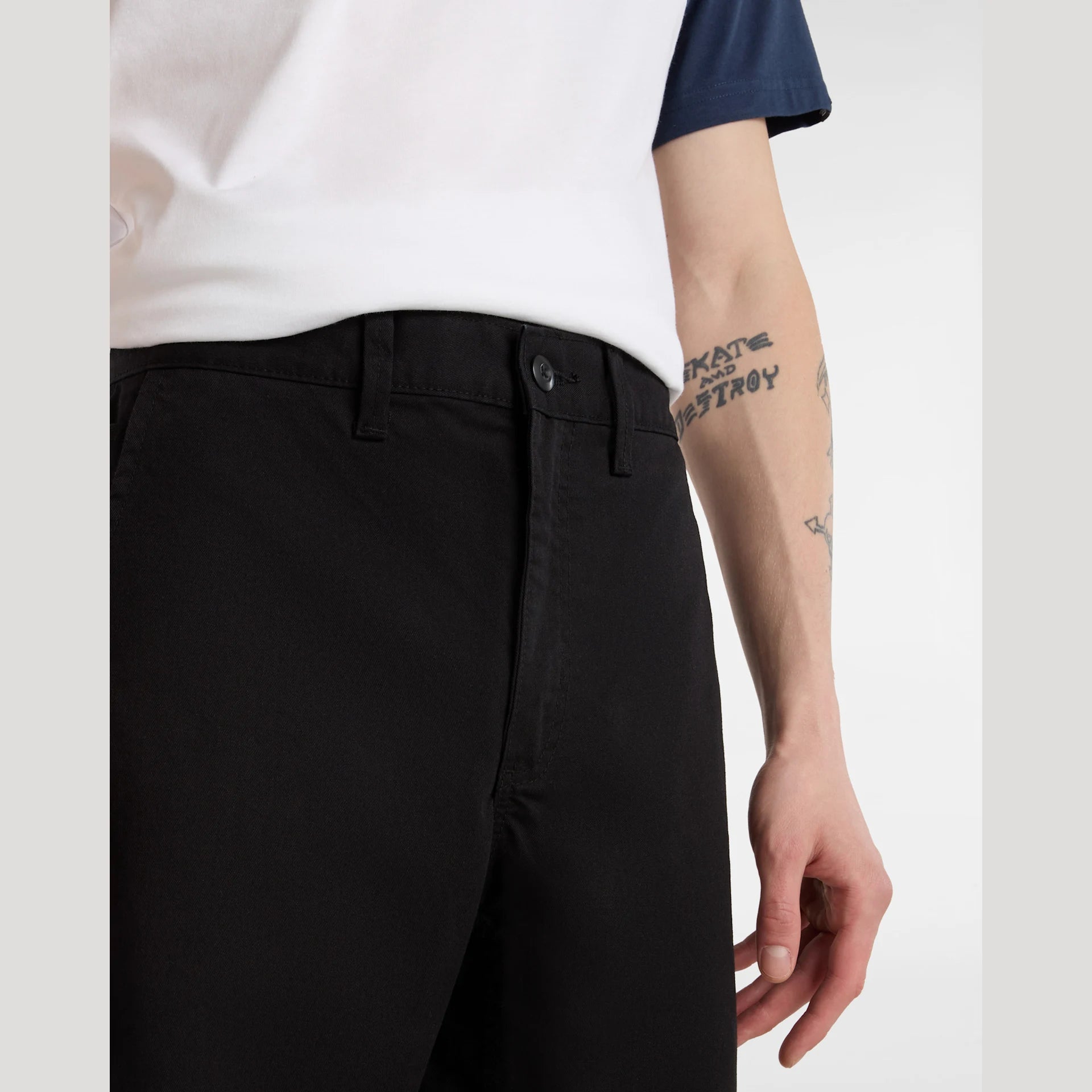 vans-authentic-chino-relaxed-pant-black-vn000hzbblk1-6