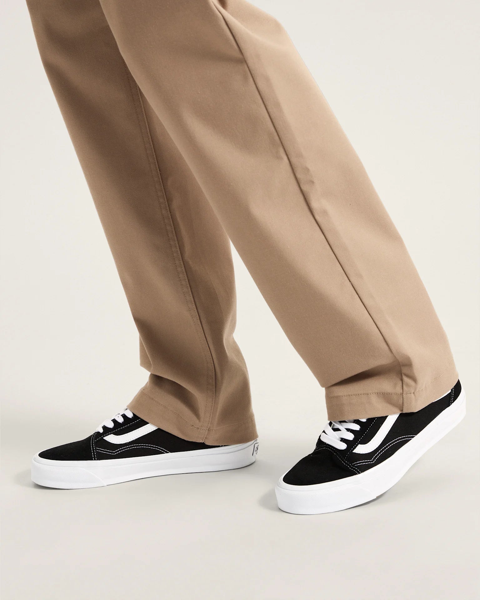 VANS Authentic Chino Relaxed Pant DESERT TAUPE Nadrág VN000HZBYEH1 - 8