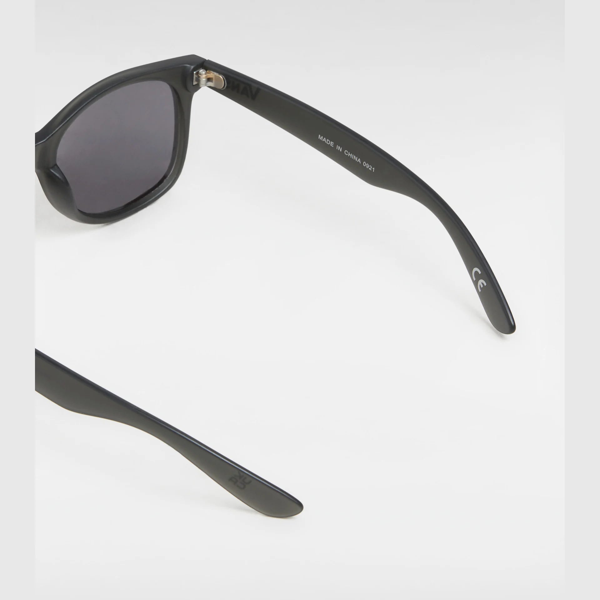 vans-spicoli-4-shades-black-frosted-translucent-vn000lc01s61-4