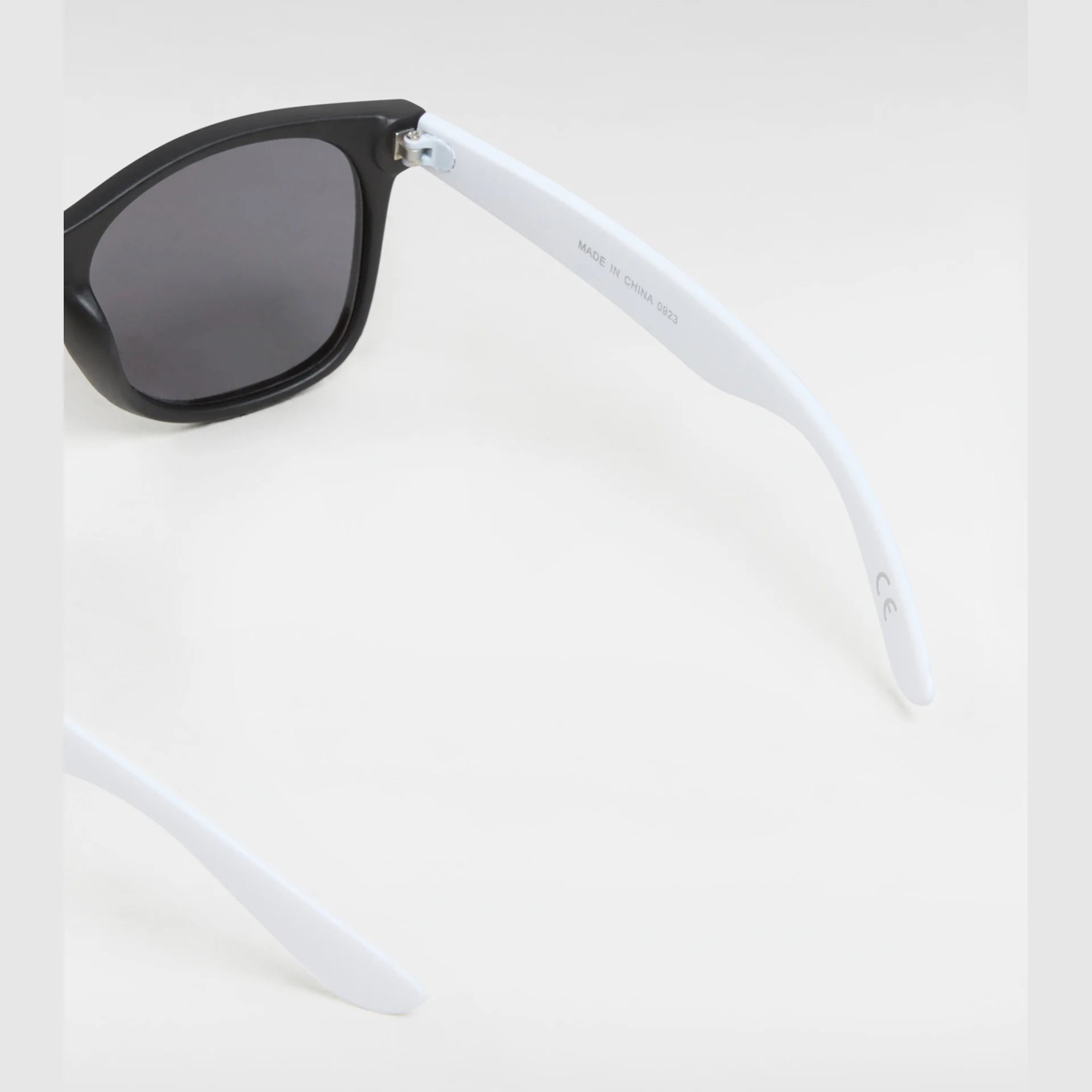 vans-spicoli-4-shades-black/white-vn000lc0y281-4