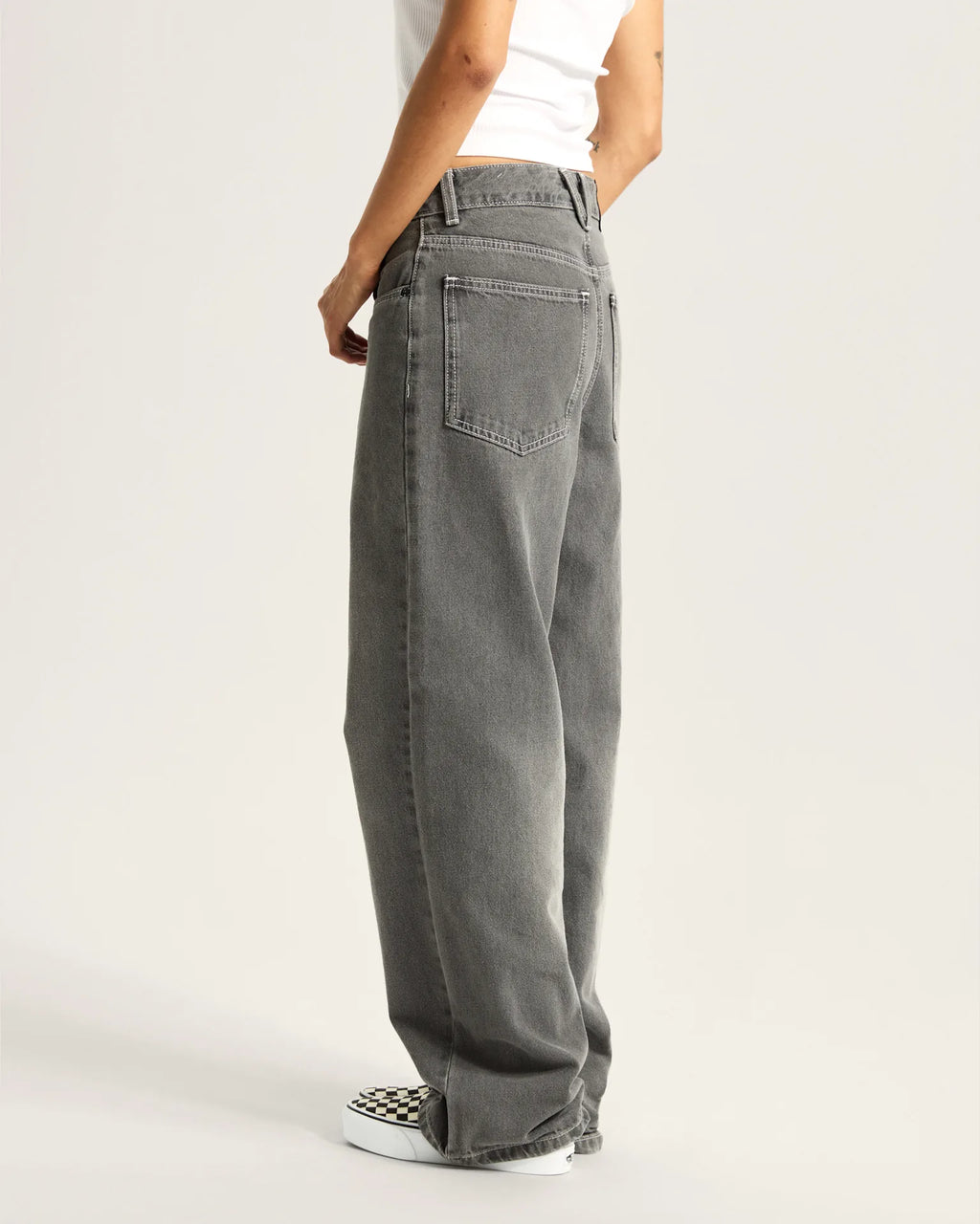 vans-sirelle-5-pocket-puddle-pants-grey-wash-vn000mb5y7j1-4