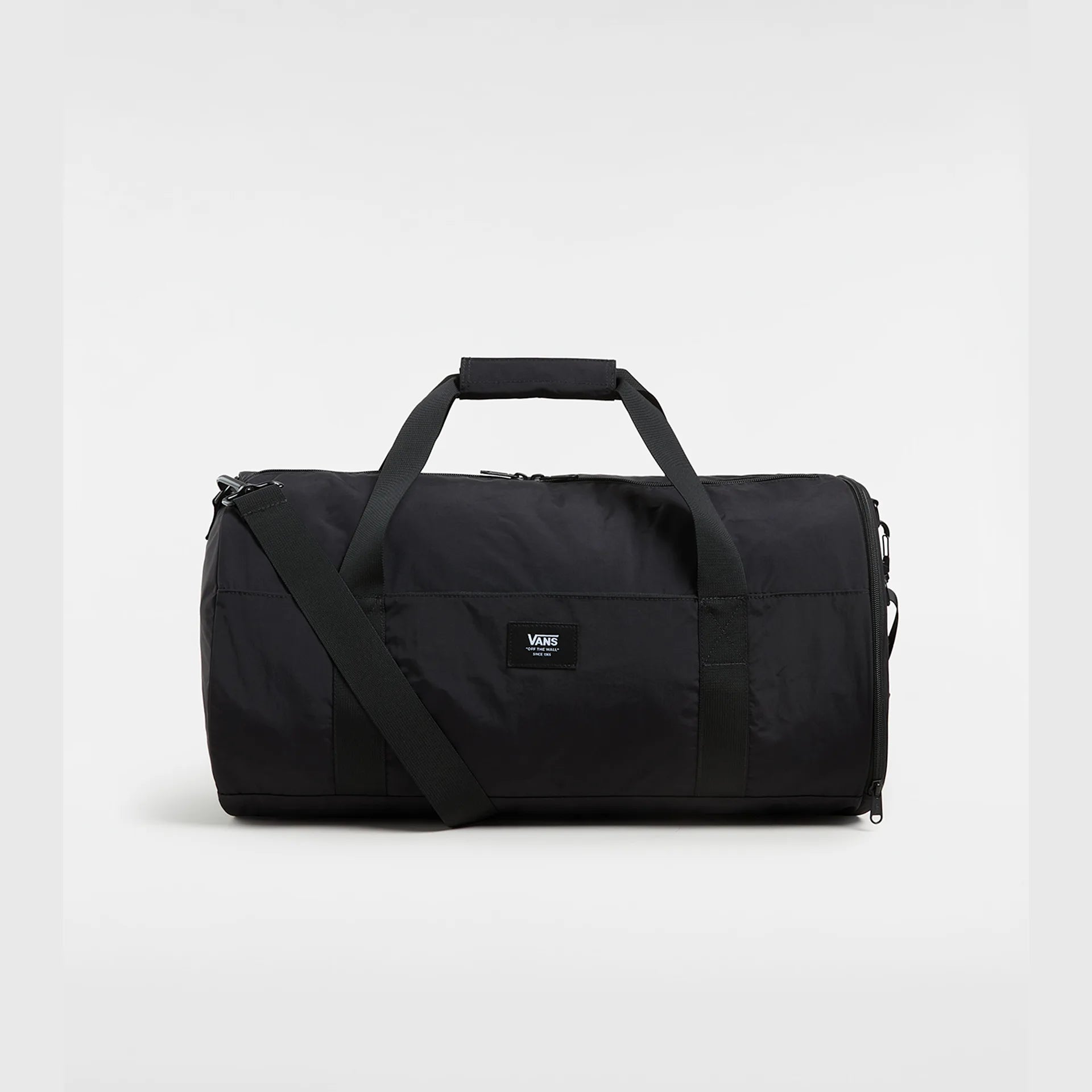 vans-barreled-duffel-bag-black-vn000mnpblk1-1