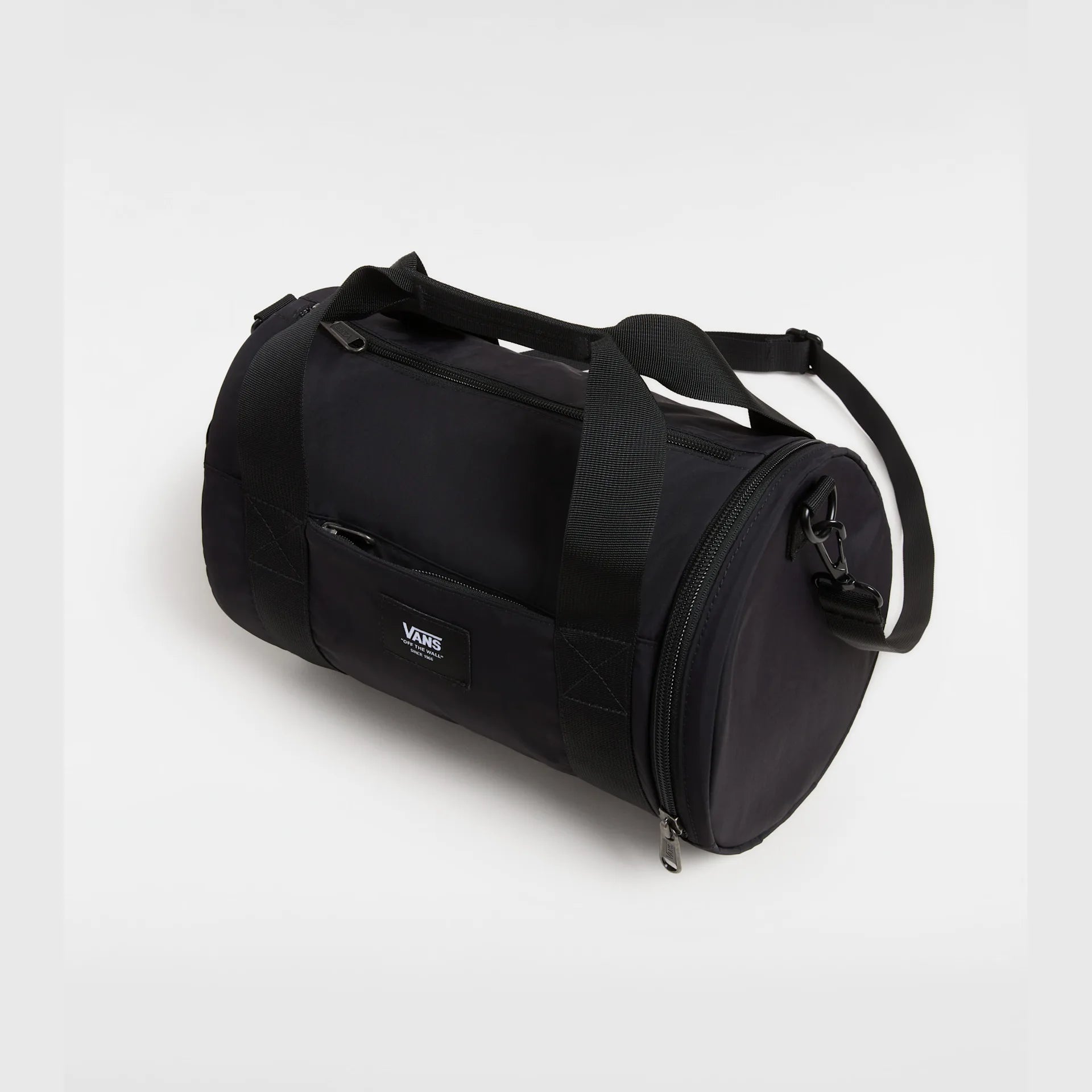 vans-barreled-midi-bag-black-vn000mnsblk1-2