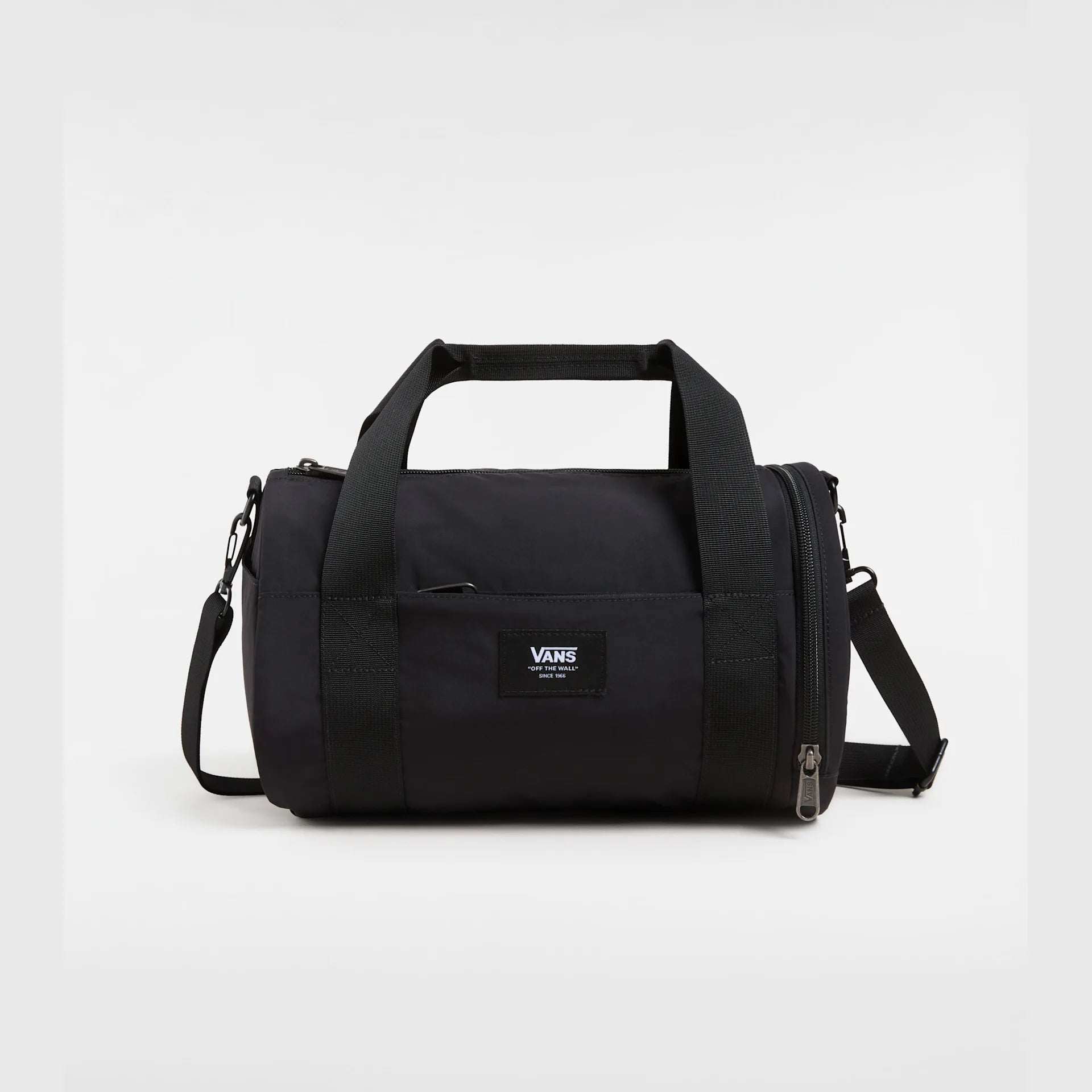 vans-barreled-midi-bag-black-vn000mnsblk1-1