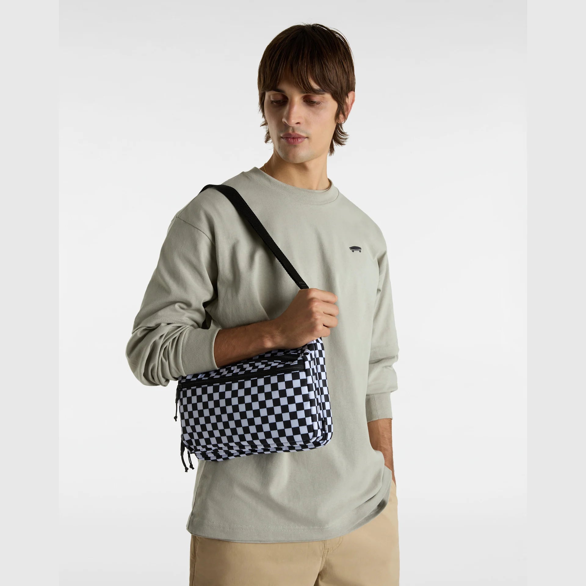vans-bail-convertible-cross-body-black/white-vn000mp4y281-4