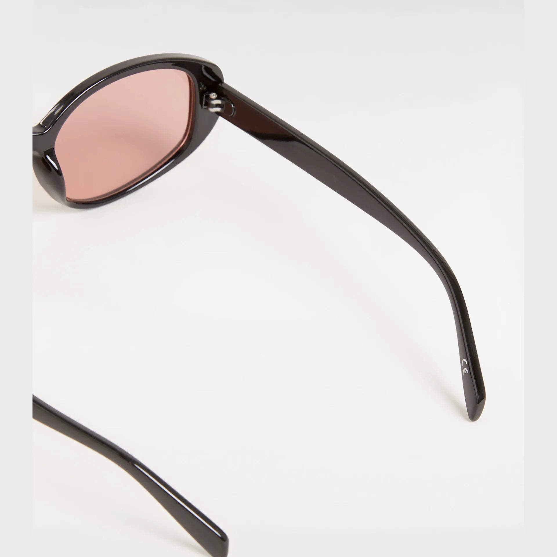 vans-out-there-sunglasses-black-vn000nd7blk1-4