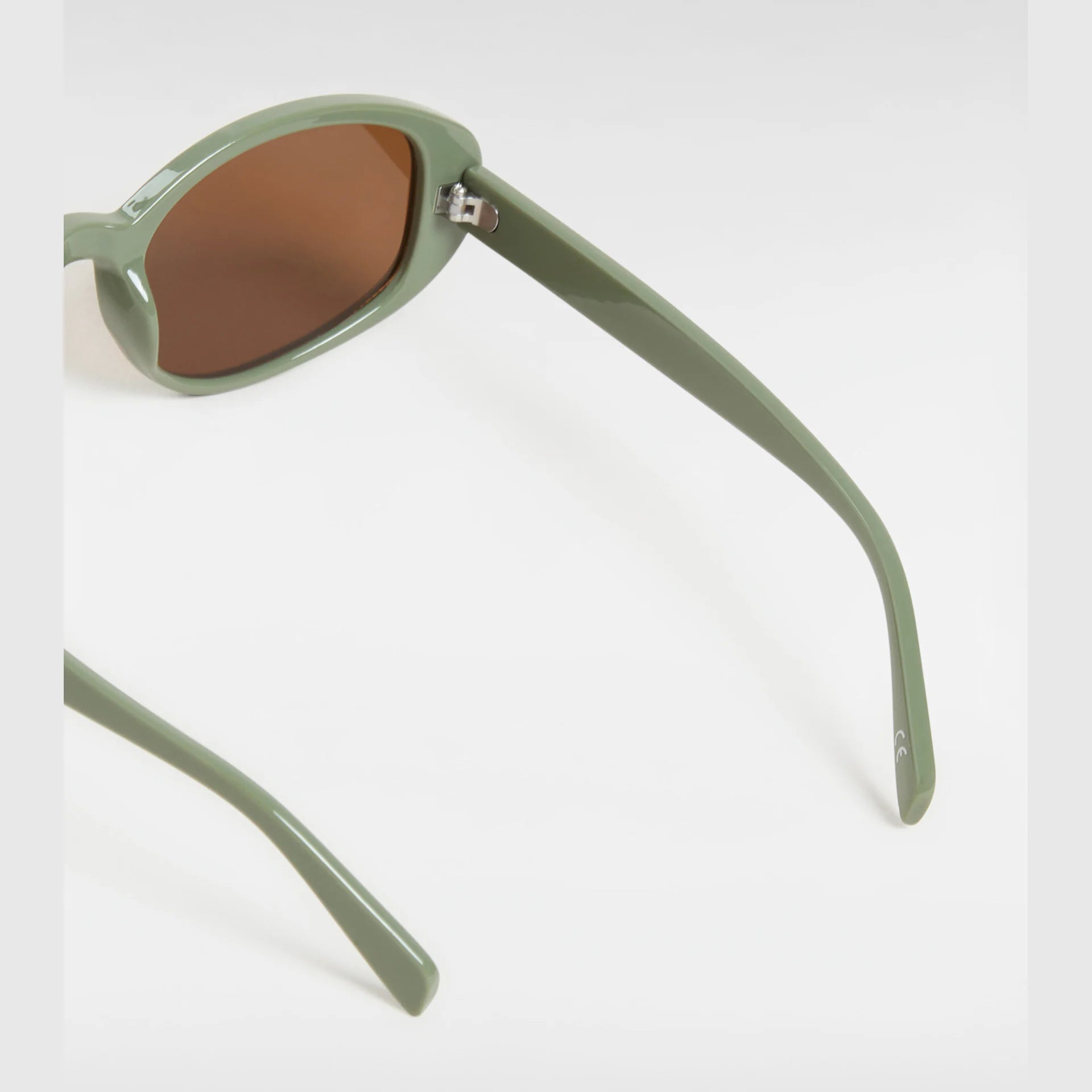 vans-out-there-sunglasses-loden-green-vn000nd7zbf1-4