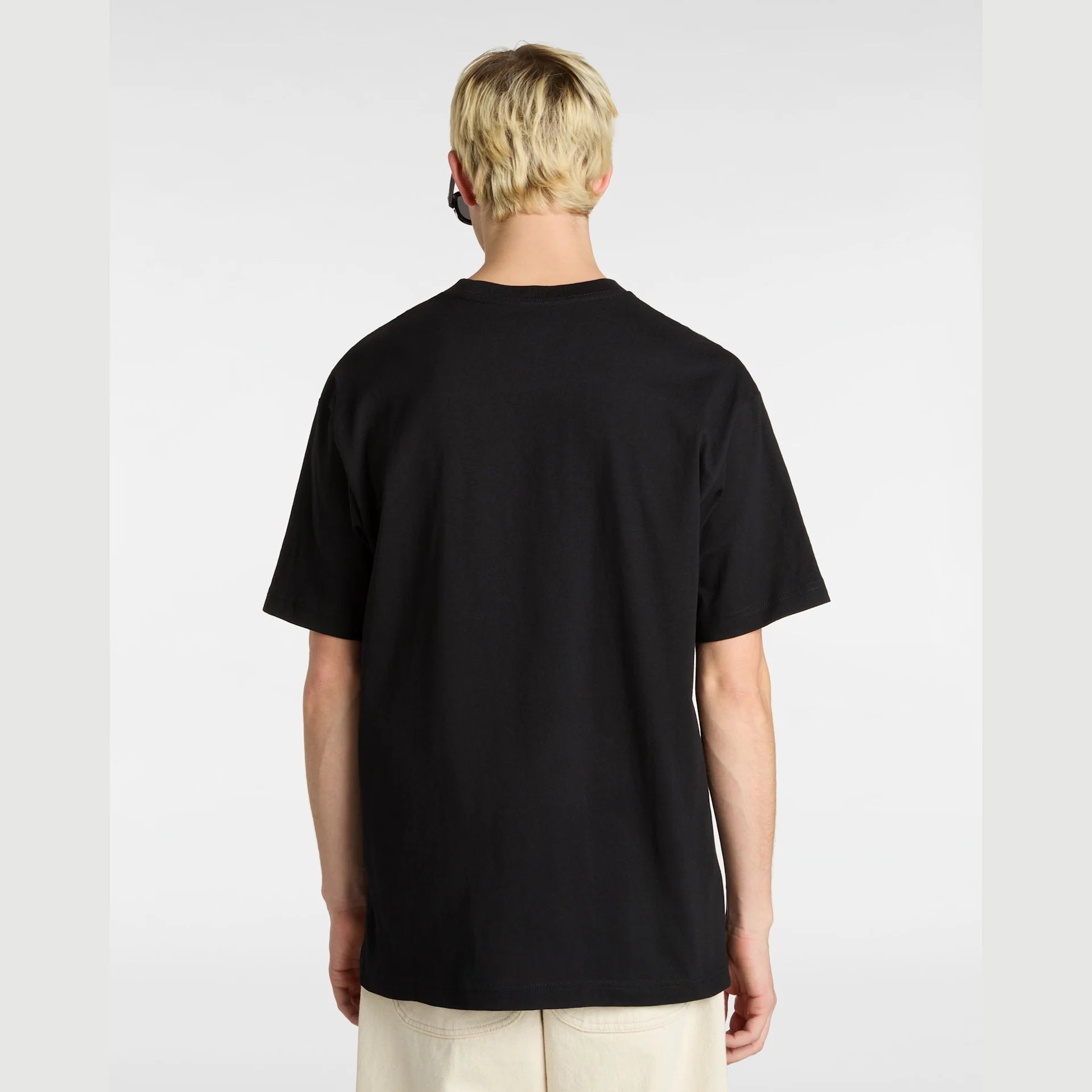 vans-left-chest-ii-loose-ss-black-vn000p1pblk1-4