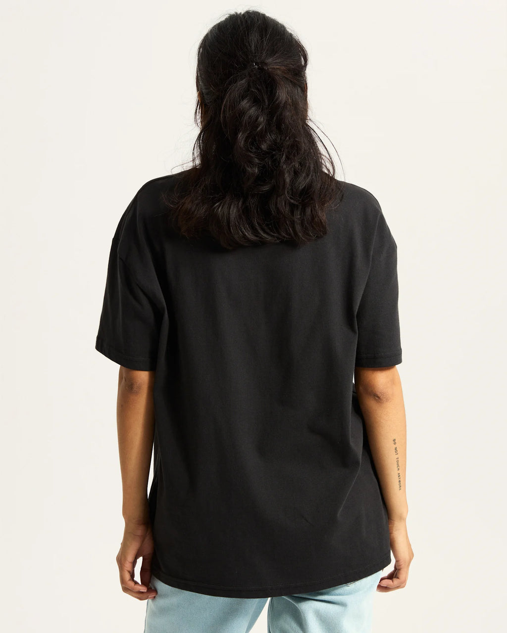vans-w-essential-os-tee-black-vn000ranblk1-4