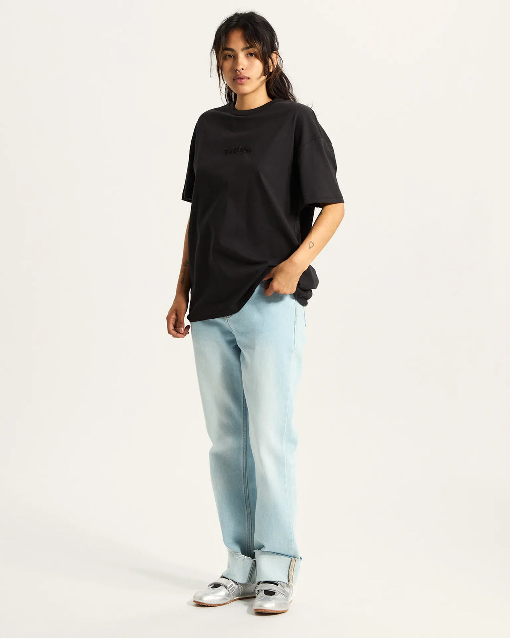 vans-w-essential-os-tee-black-vn000ranblk1-5