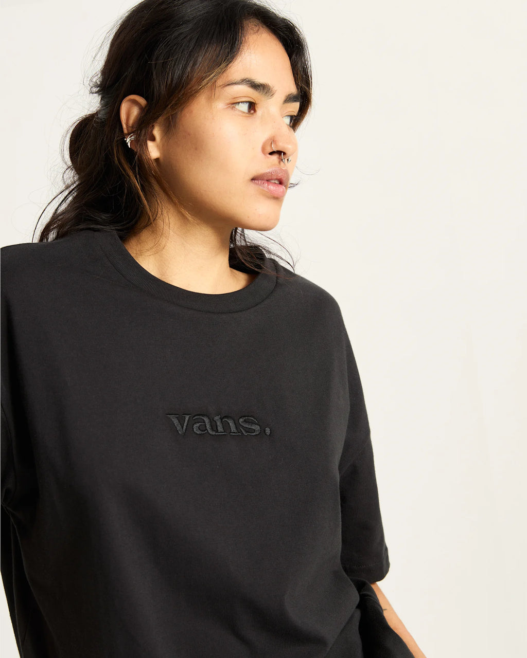 vans-w-essential-os-tee-black-vn000ranblk1-6