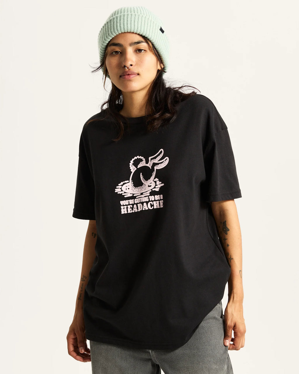 vans-down-the-rabbit-hole-tee-black-vn000rcdblk1-3