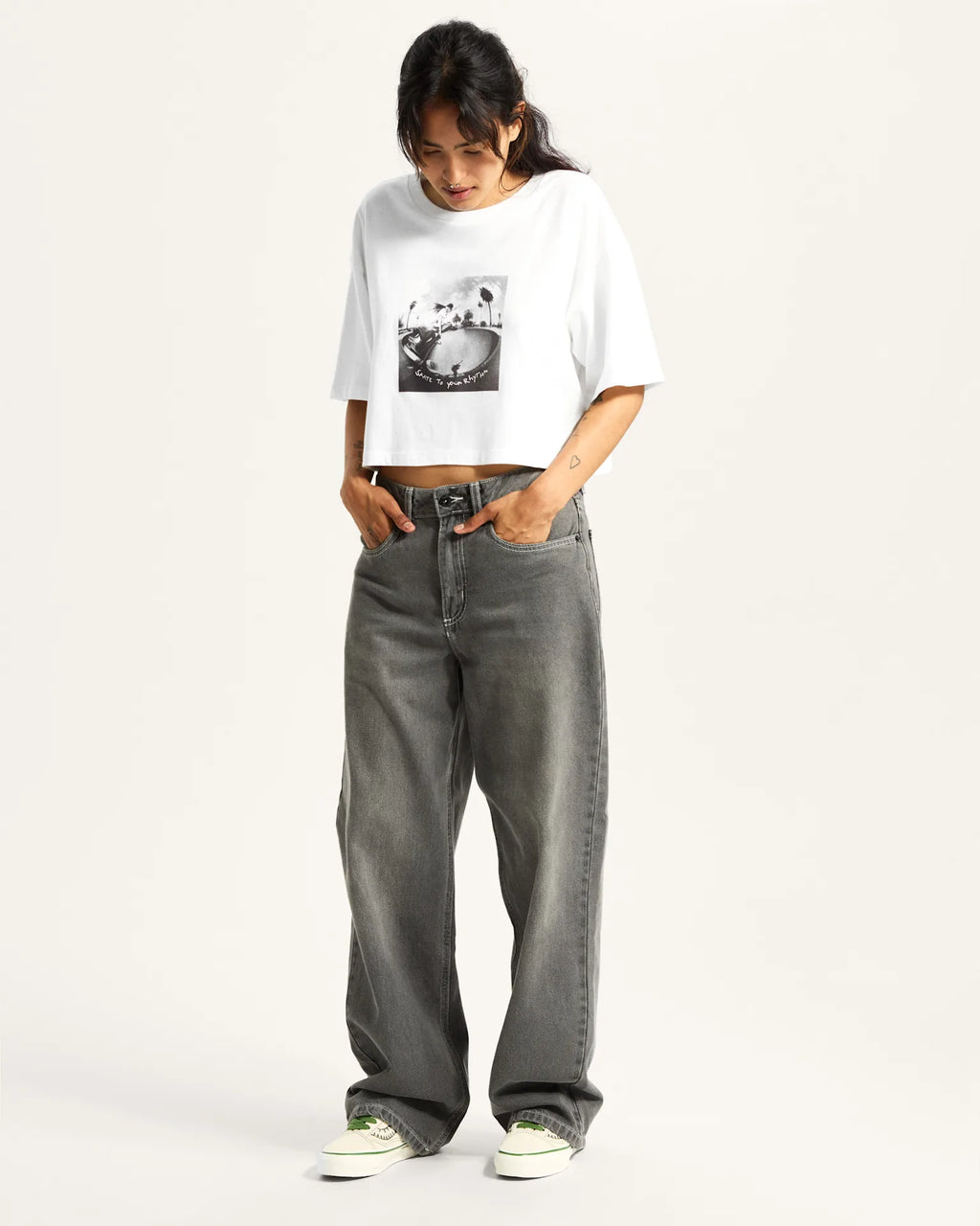 vans-rhythm-relaxed-crop-ss-white-vn000rchwht1-6