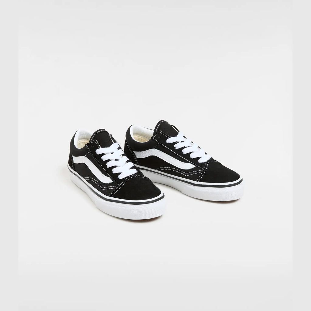 vans-uy-old-skool-black/true-white-vn000w9t6bt1-2