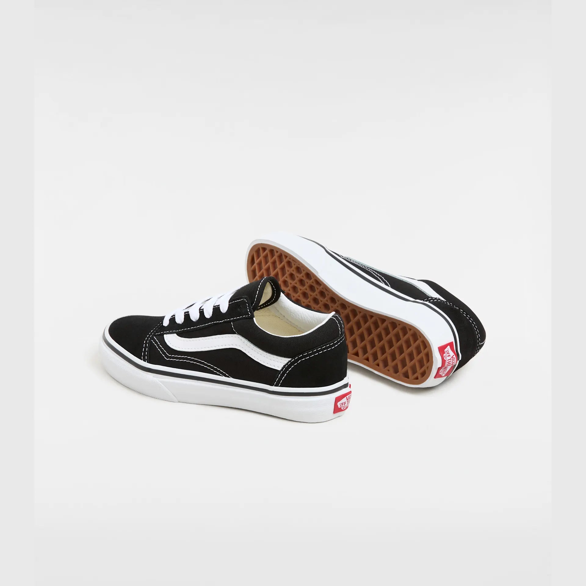 vans-uy-old-skool-black/true-white-vn000w9t6bt1-3