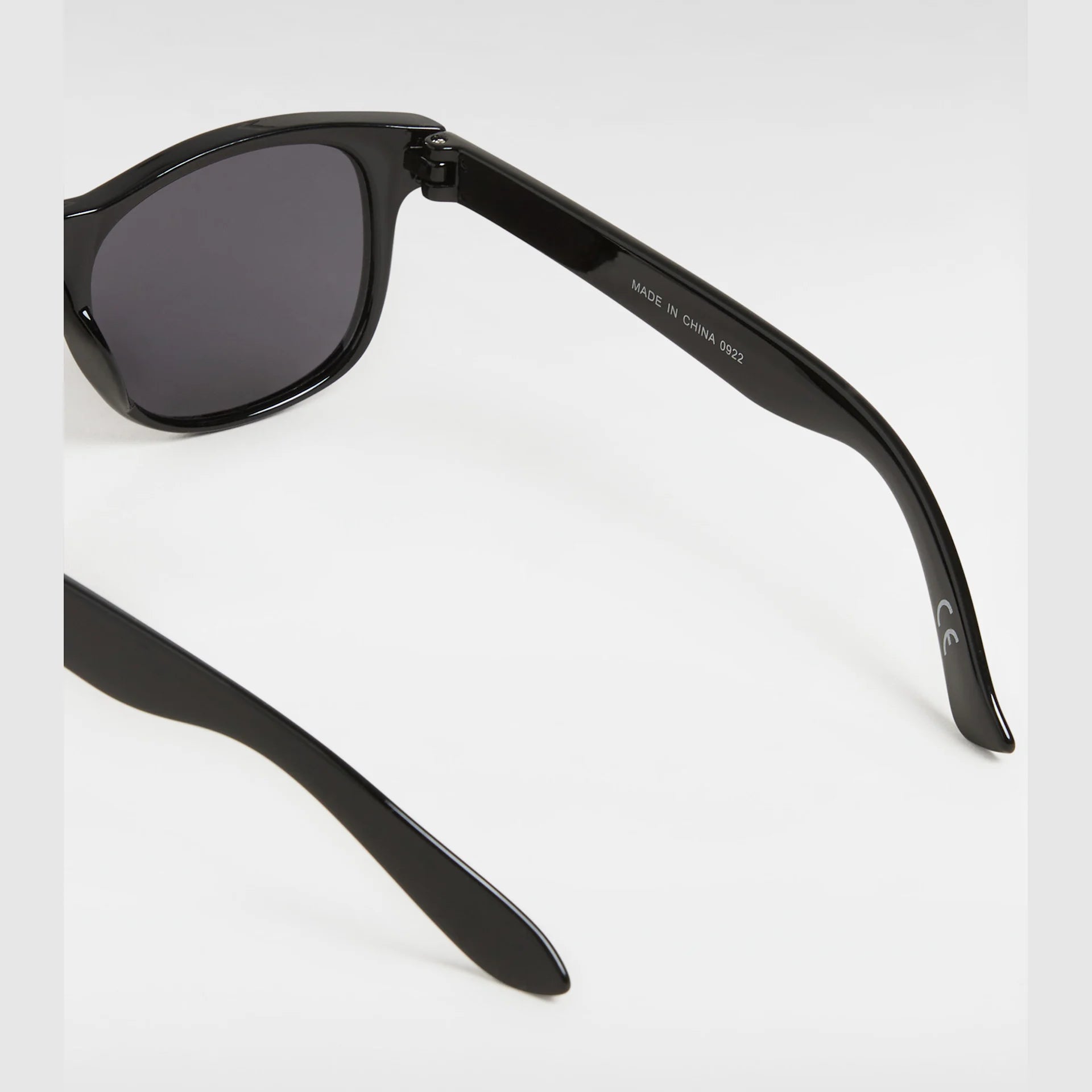 vans-spicoli-bendable-shades-black-vn0a3hzjblk1-4