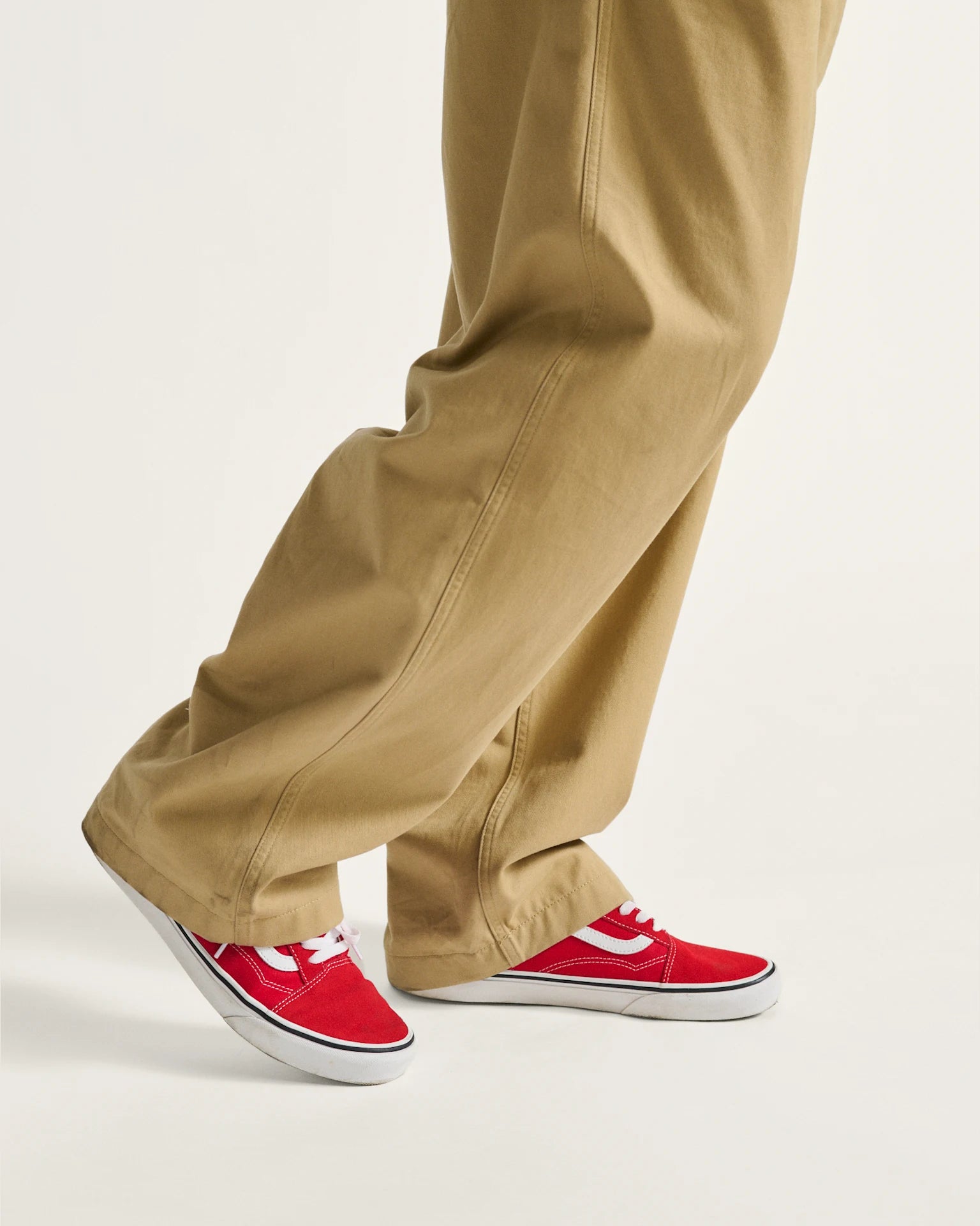 vans-ua-old-skool-racing-red/true-white-vn0a4bv5jv61-4