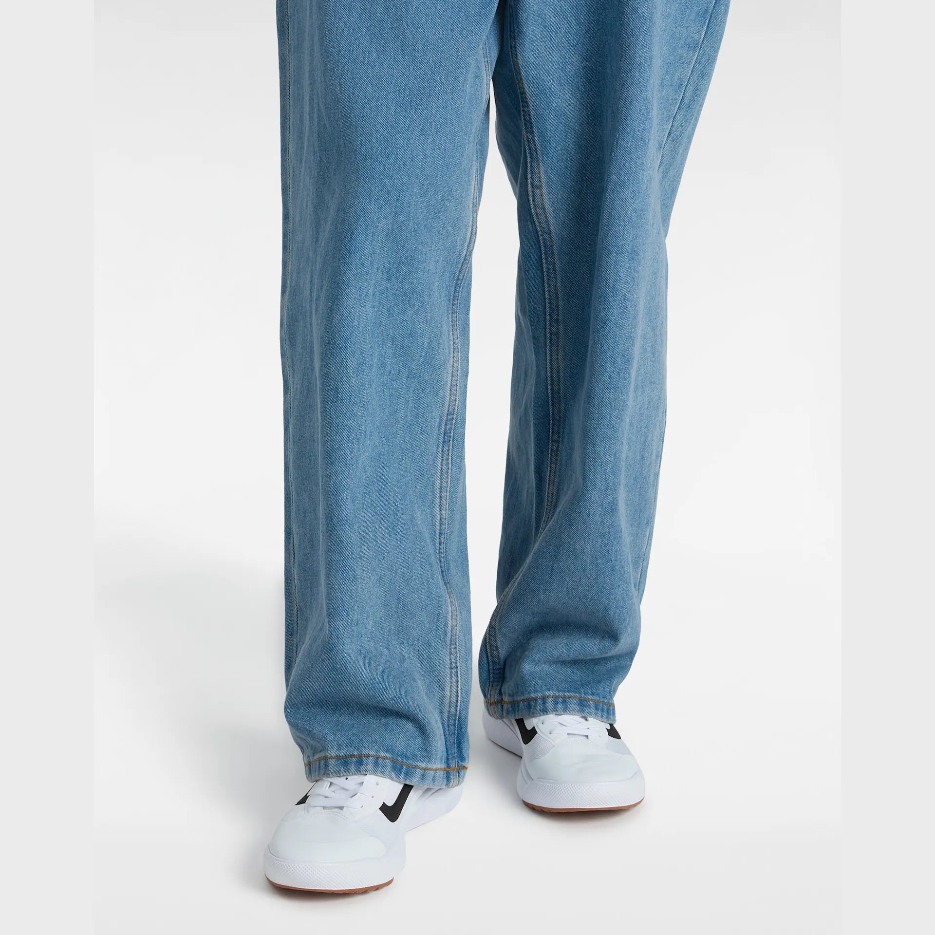 vans-mte-ultrarange-exo-white-vn0a4u1kwht1-5