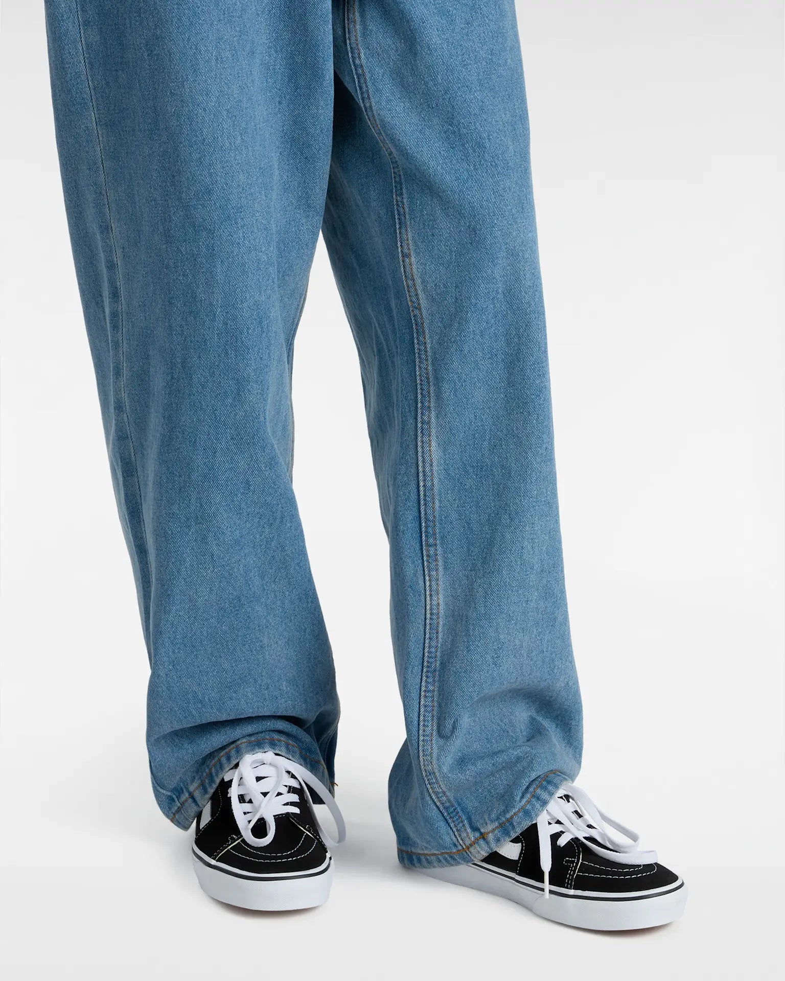 vans-ua-sk8-low-black/true-white-vn0a4uuk6bt1-5