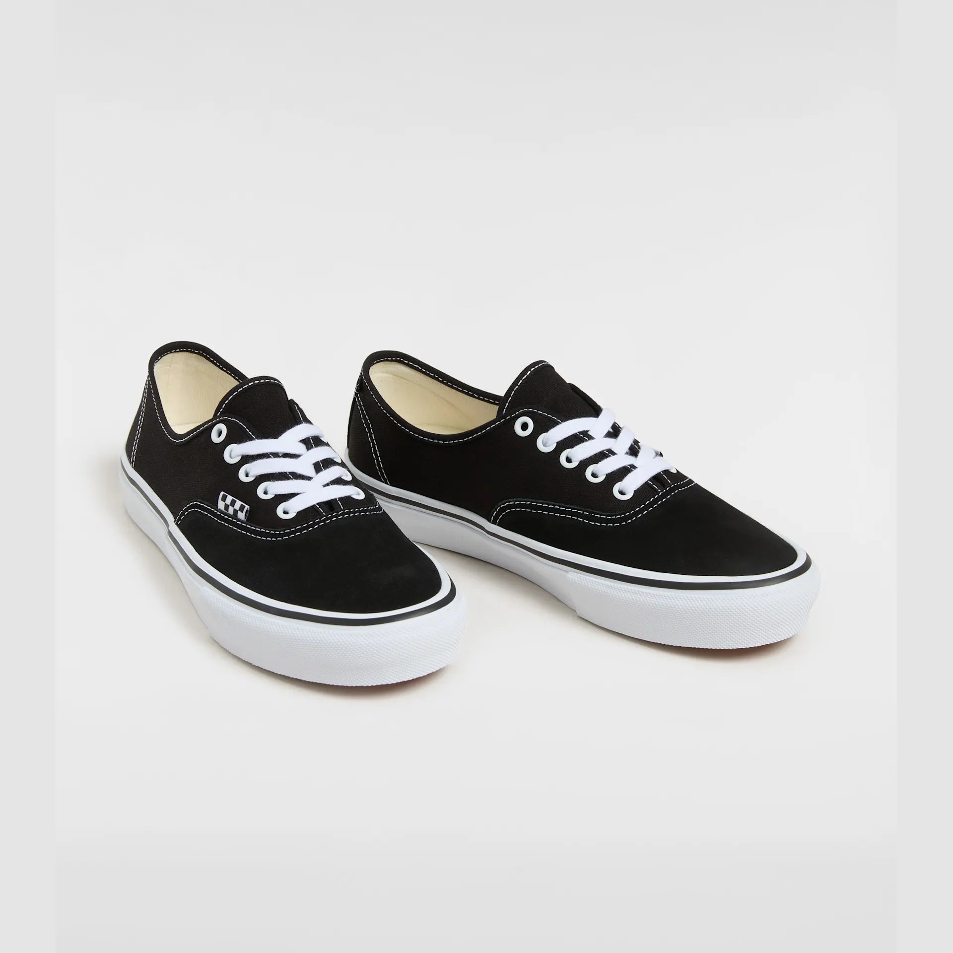 vans-skate-authentic-black/white-vn0a5fc8y281-2