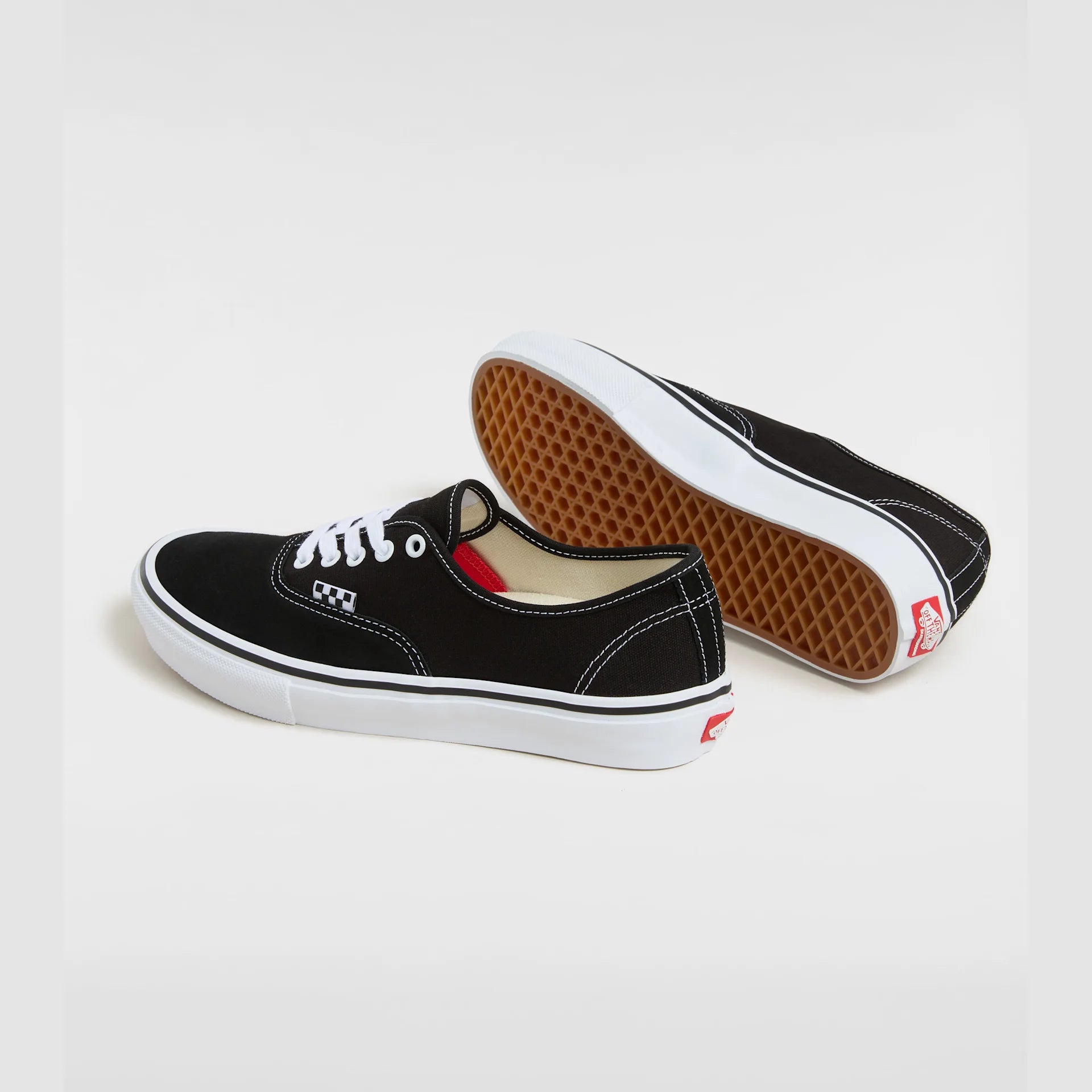 vans-skate-authentic-black/white-vn0a5fc8y281-3