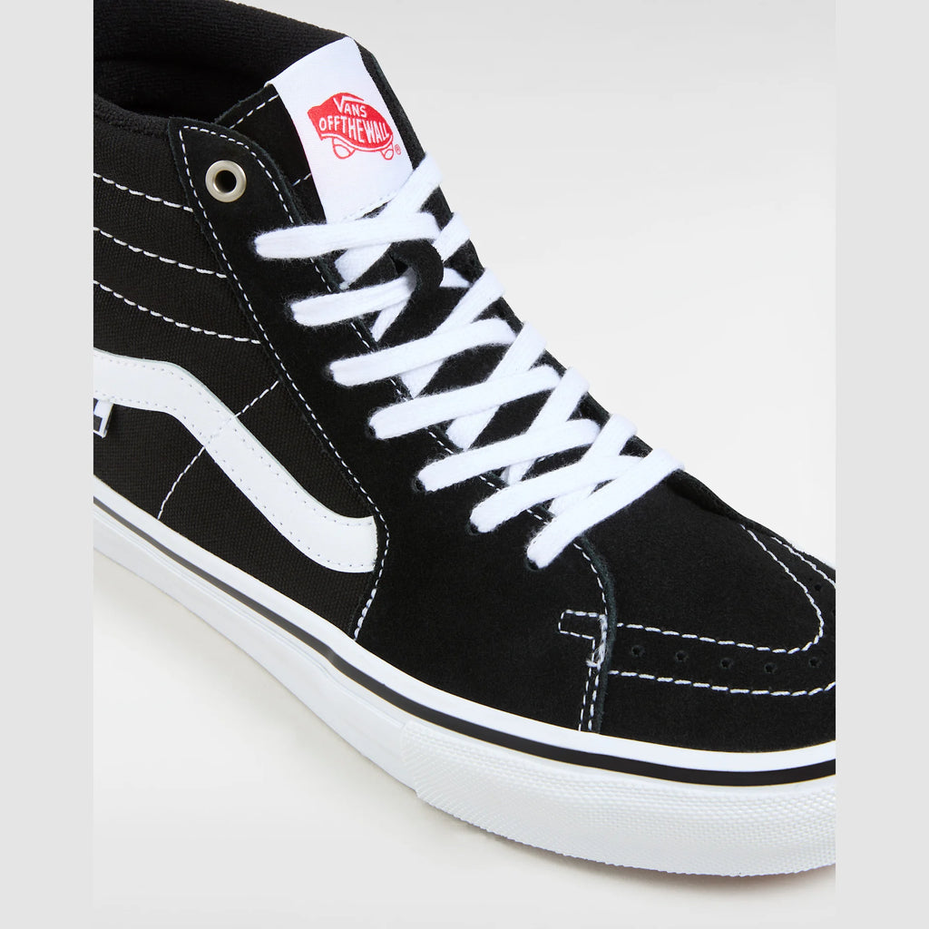vans-skate-sk8-hi-black/white-vn0a5fccy281-4